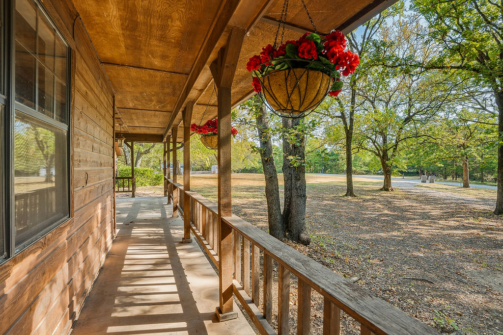 16771 County Road 3547 Property Photo 6