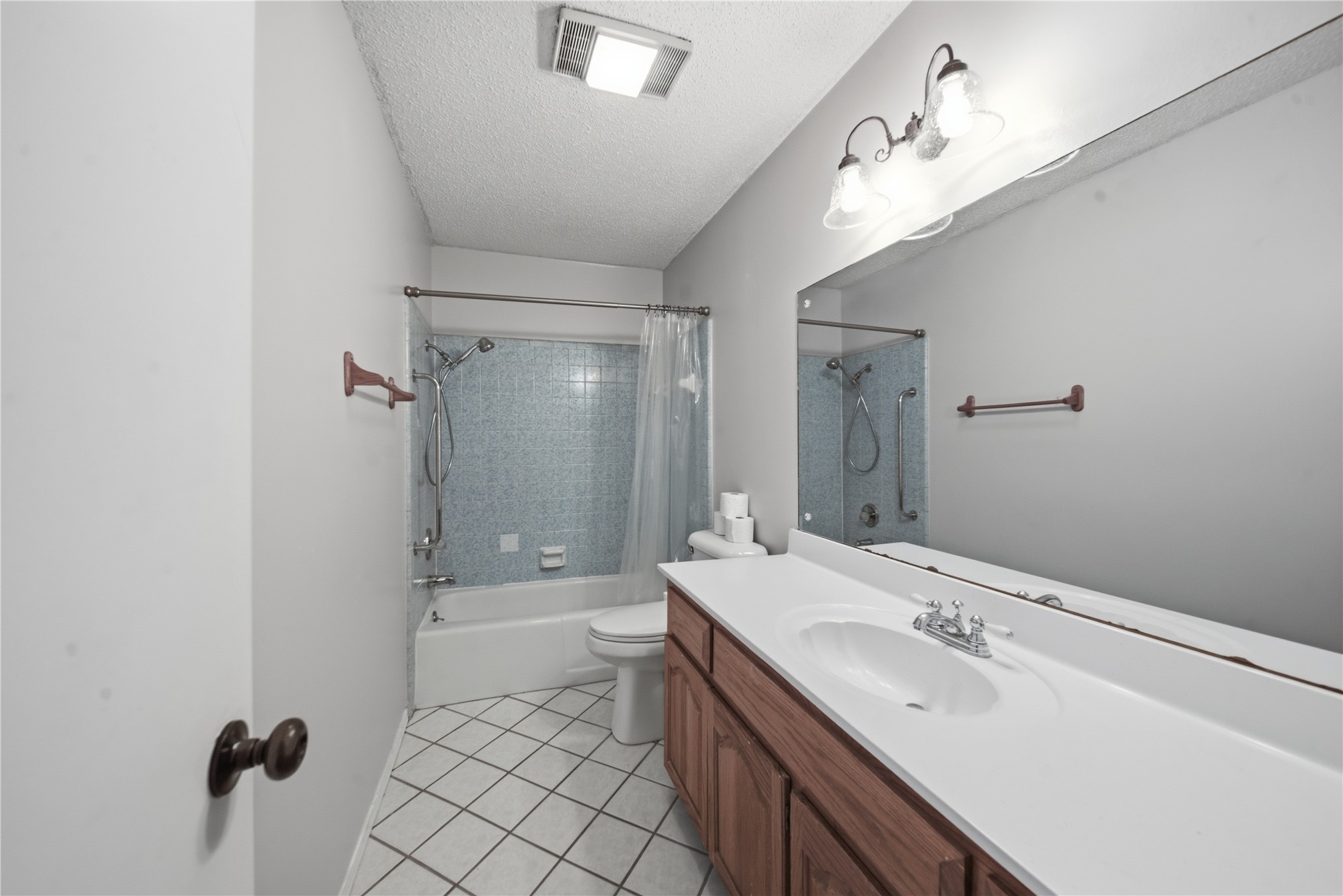 8710 N 124th East Avenue Property Photo 16