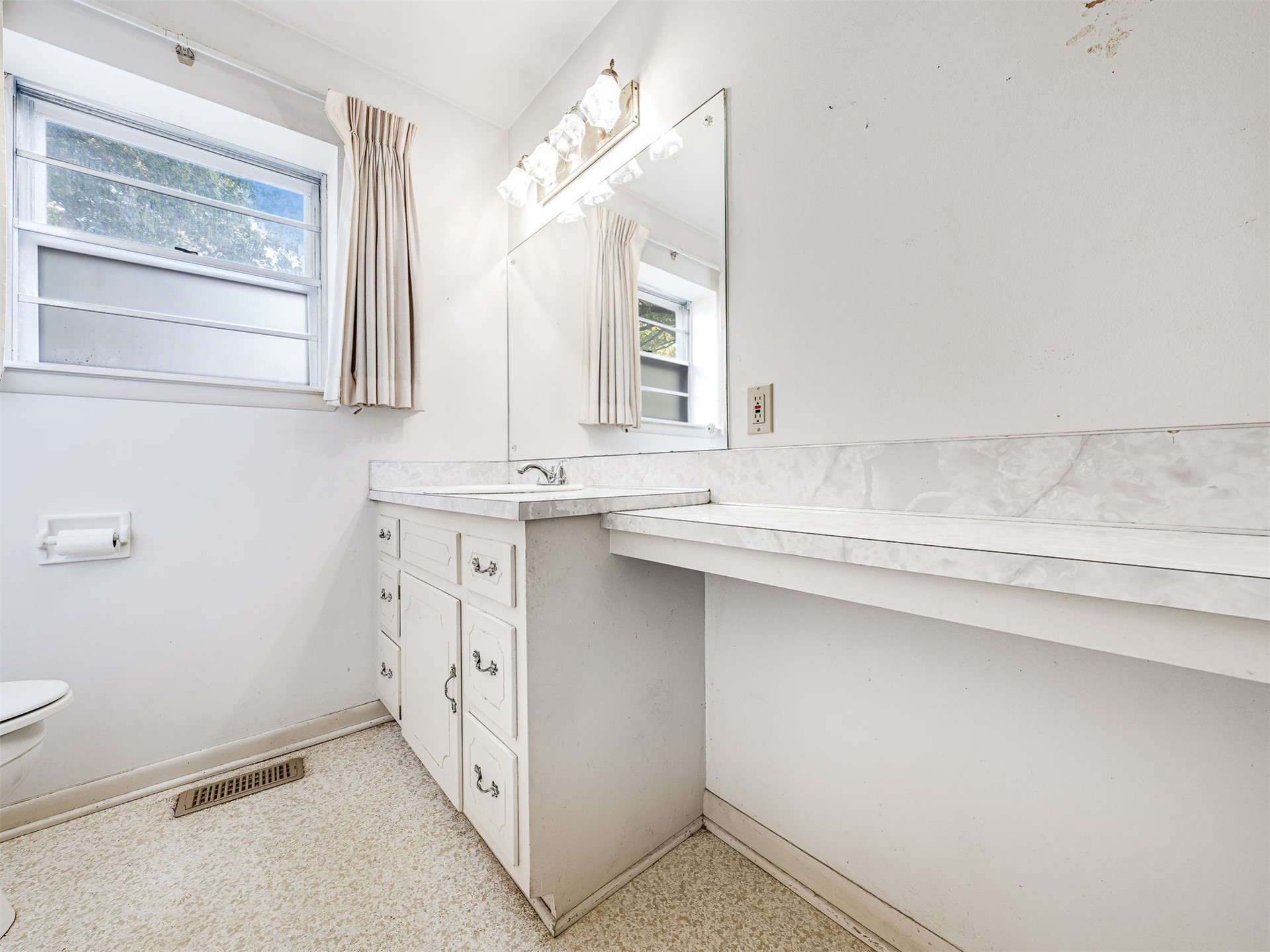 904 E Elgin Place Property Photo 19