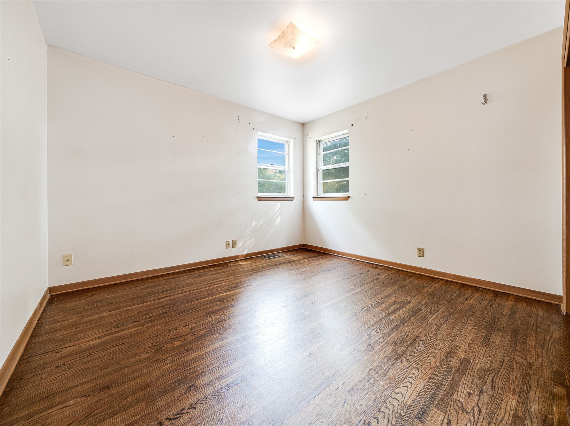 904 E Elgin Place Property Photo 23