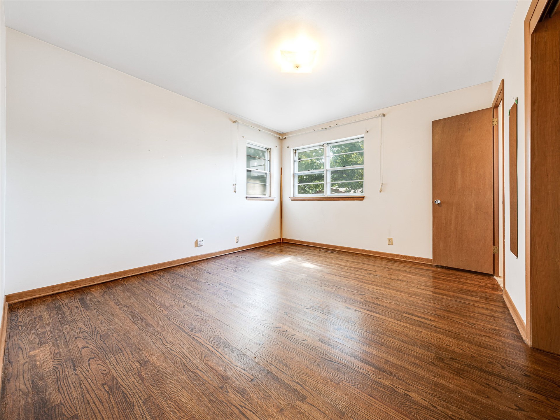 904 E Elgin Place Property Photo 25