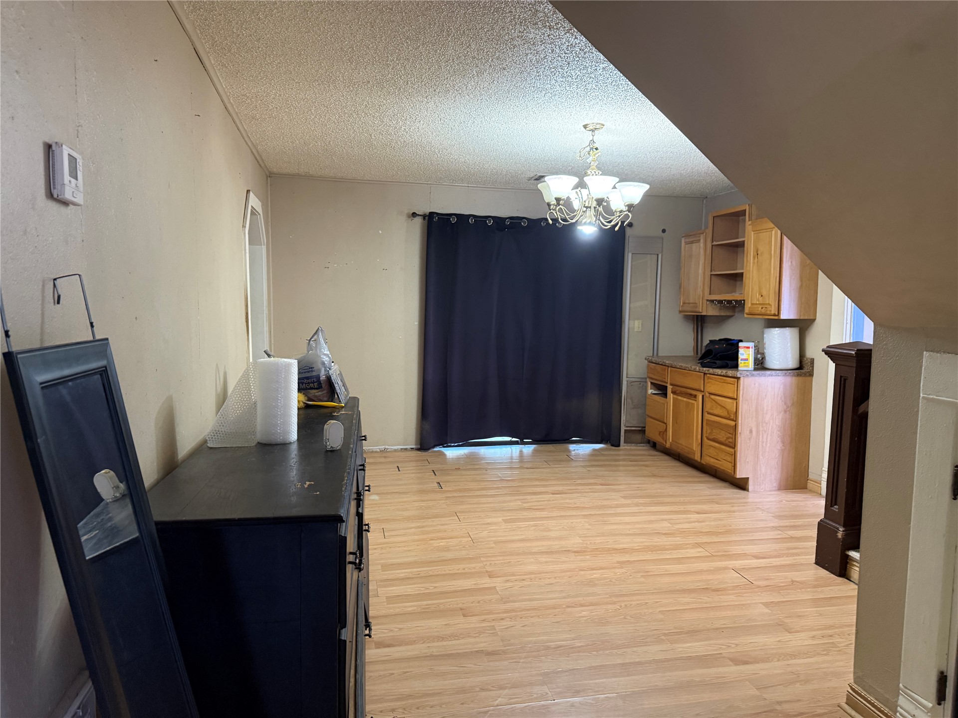 411 W 9 Street S Property Photo 4