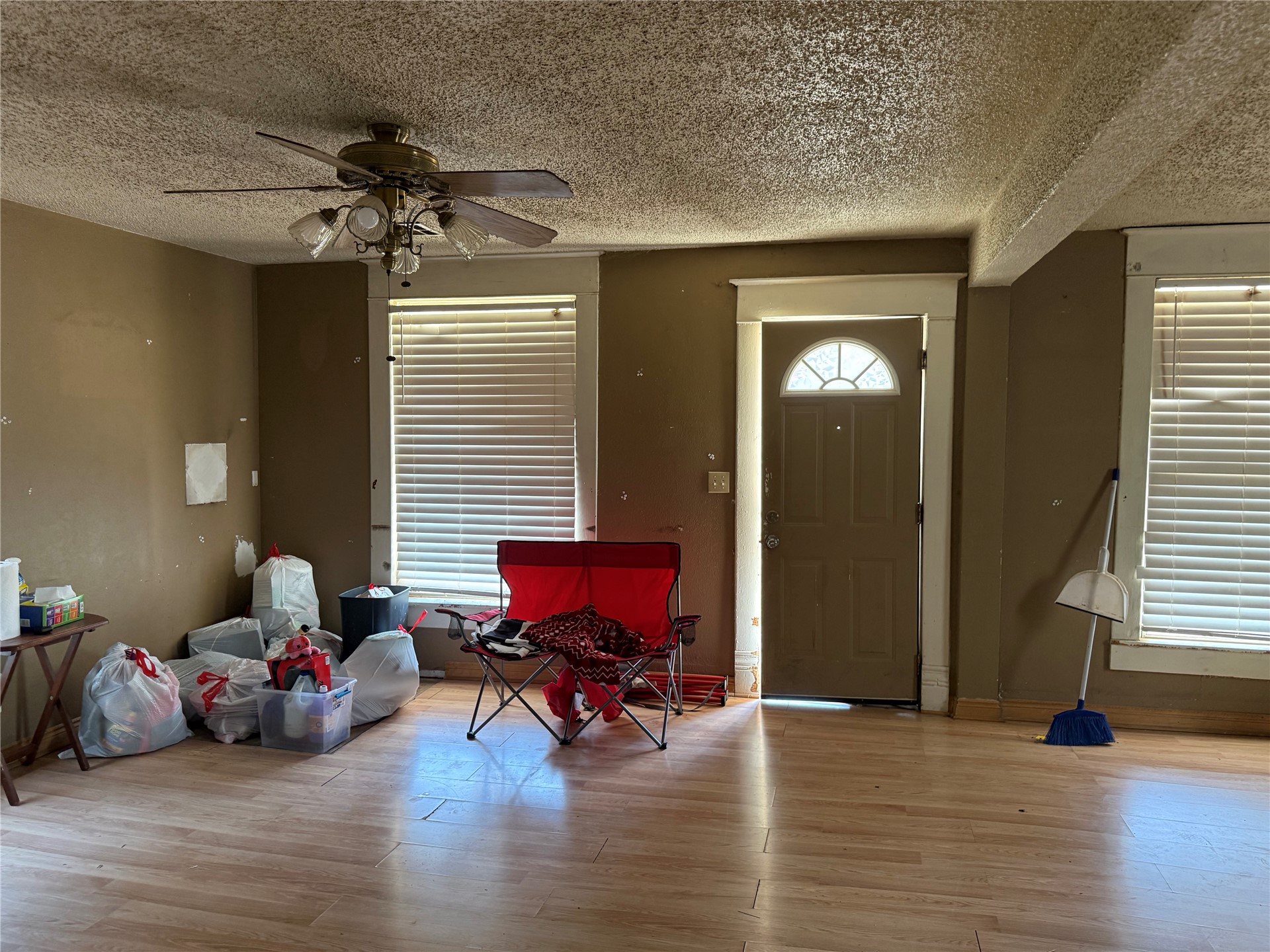 411 W 9 Street S Property Photo 6