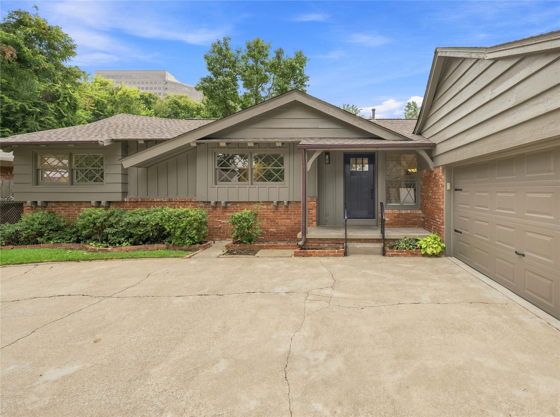 4326 E 60th Place Property Photo 4