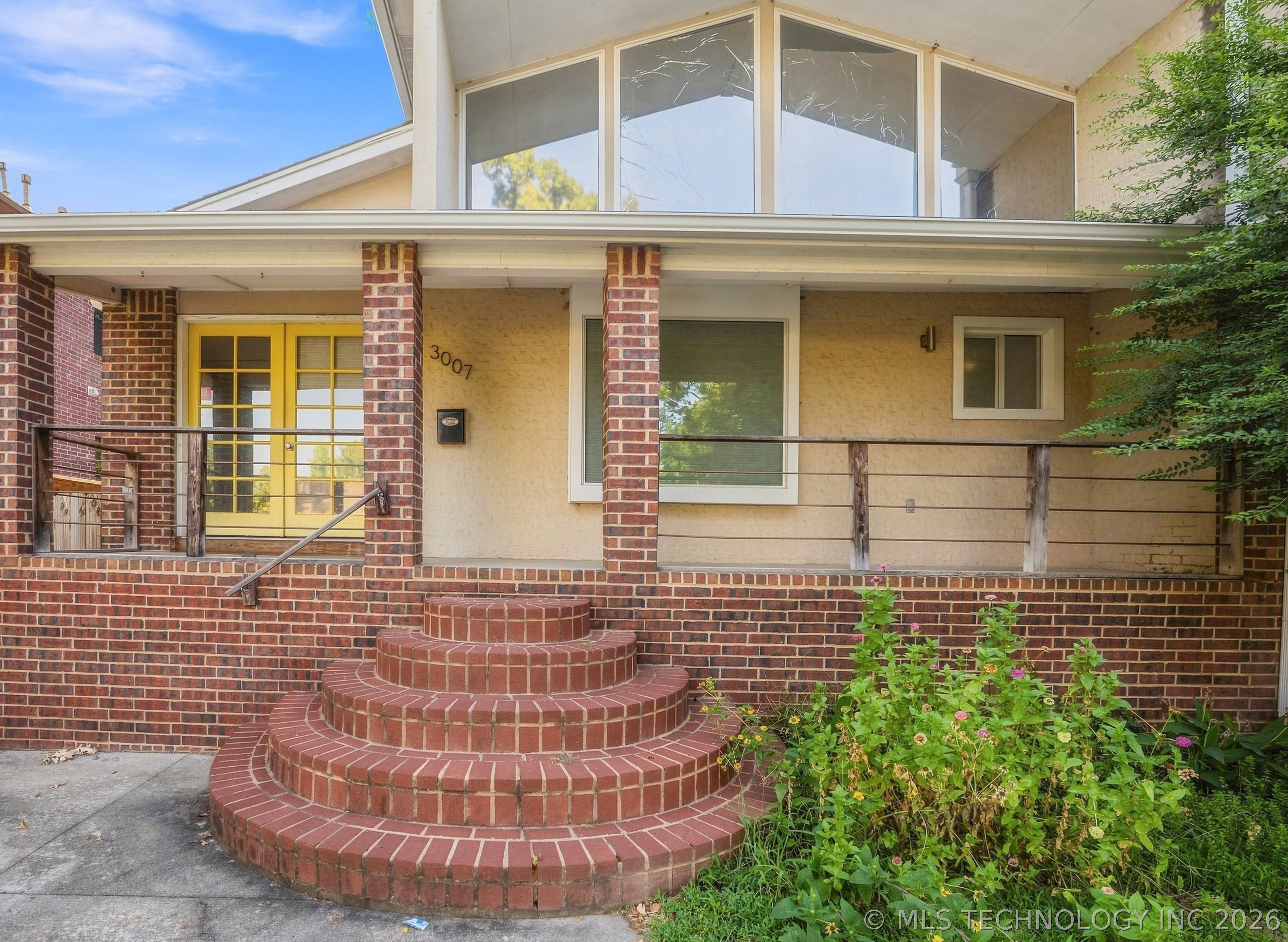 3007 S Detroit Avenue Property Photo 1
