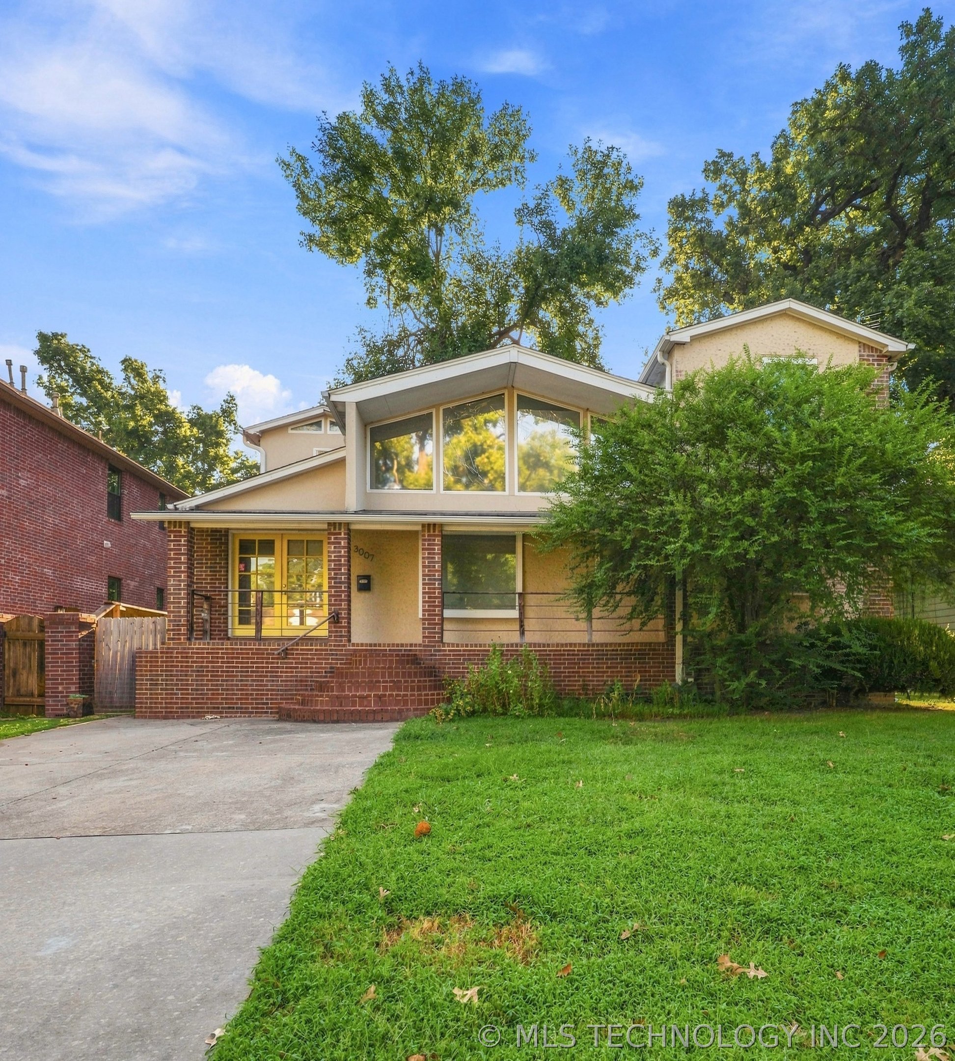 3007 S Detroit Avenue Property Photo 2