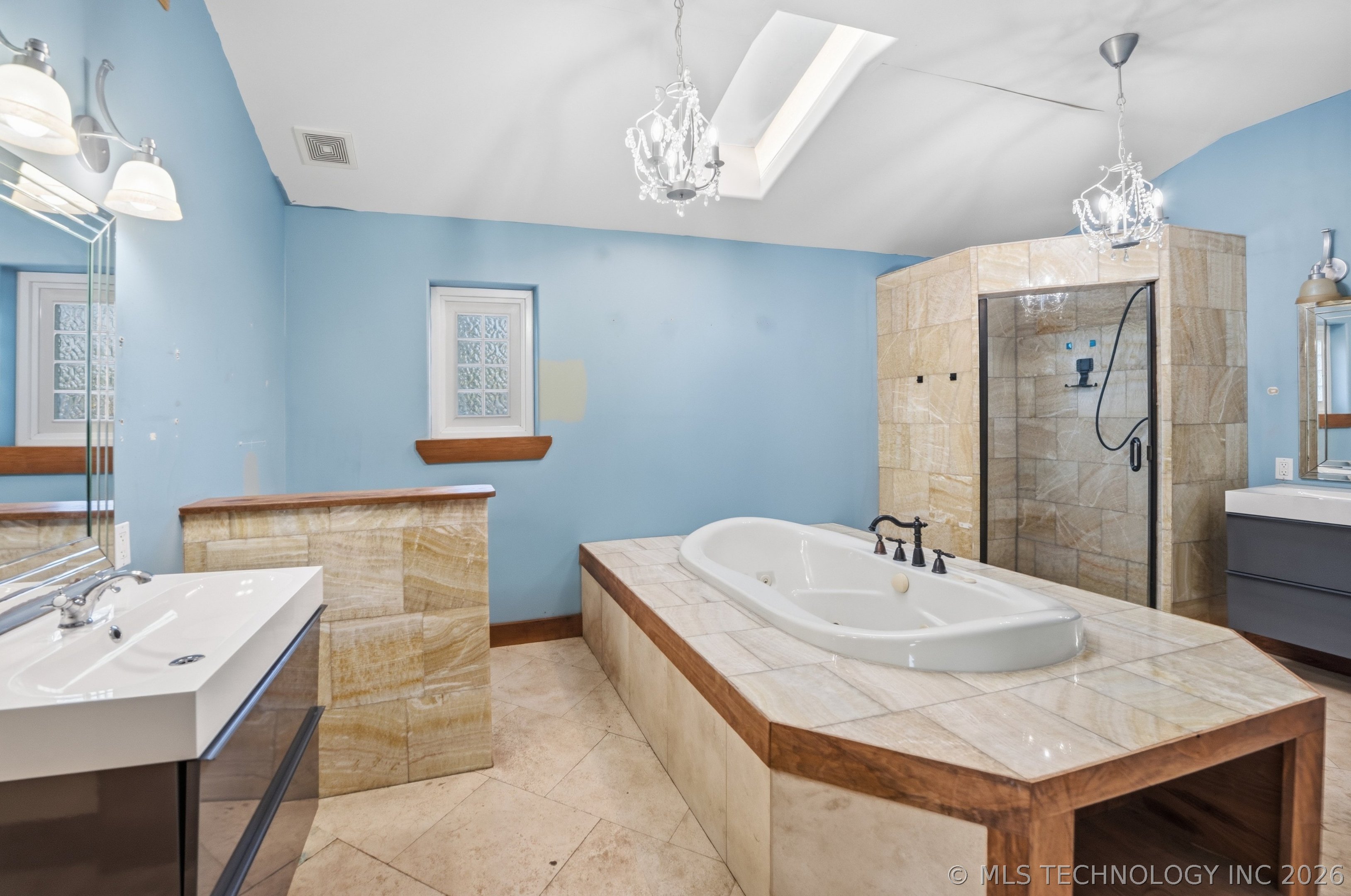3007 S Detroit Avenue Property Photo 3