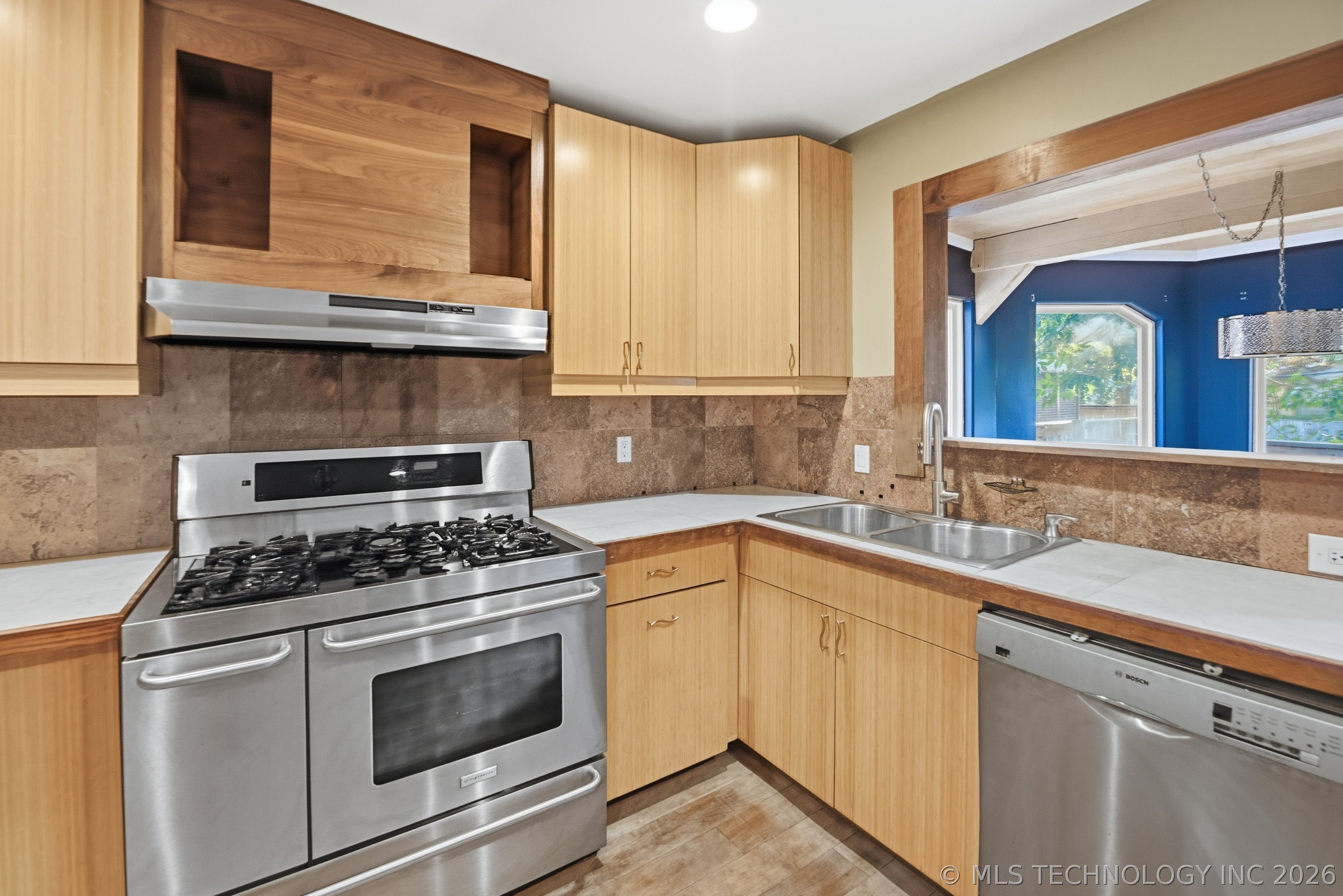 3007 S Detroit Avenue Property Photo 6