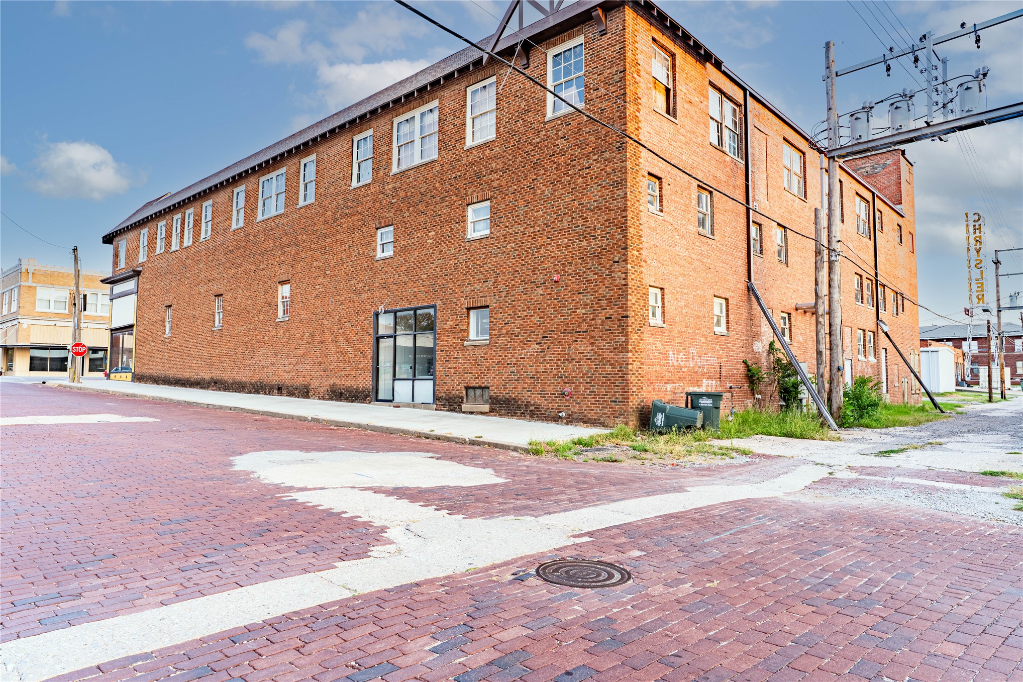 305 N Main Street Property Photo 4