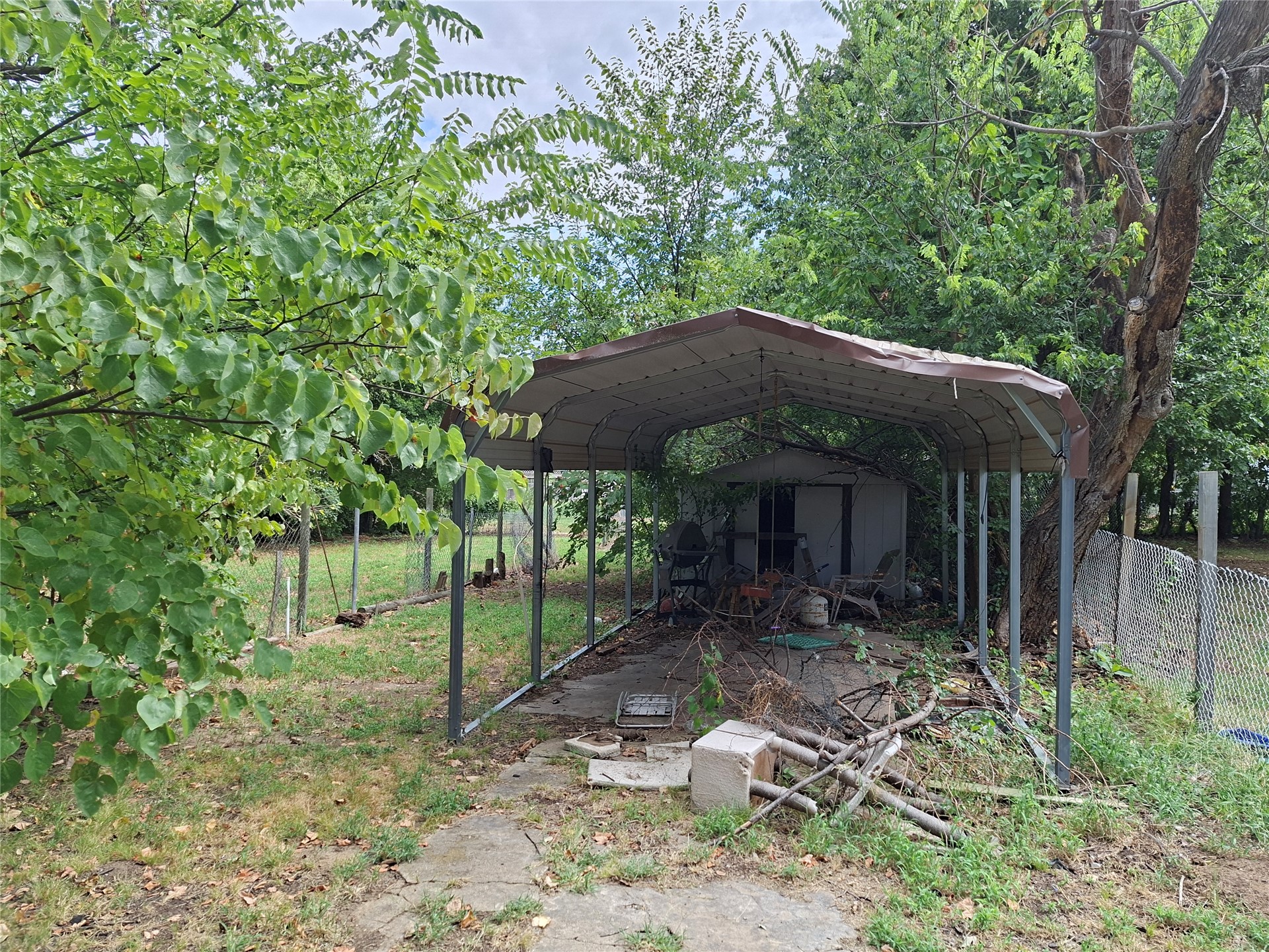 1109 E Broadway Property Photo 3