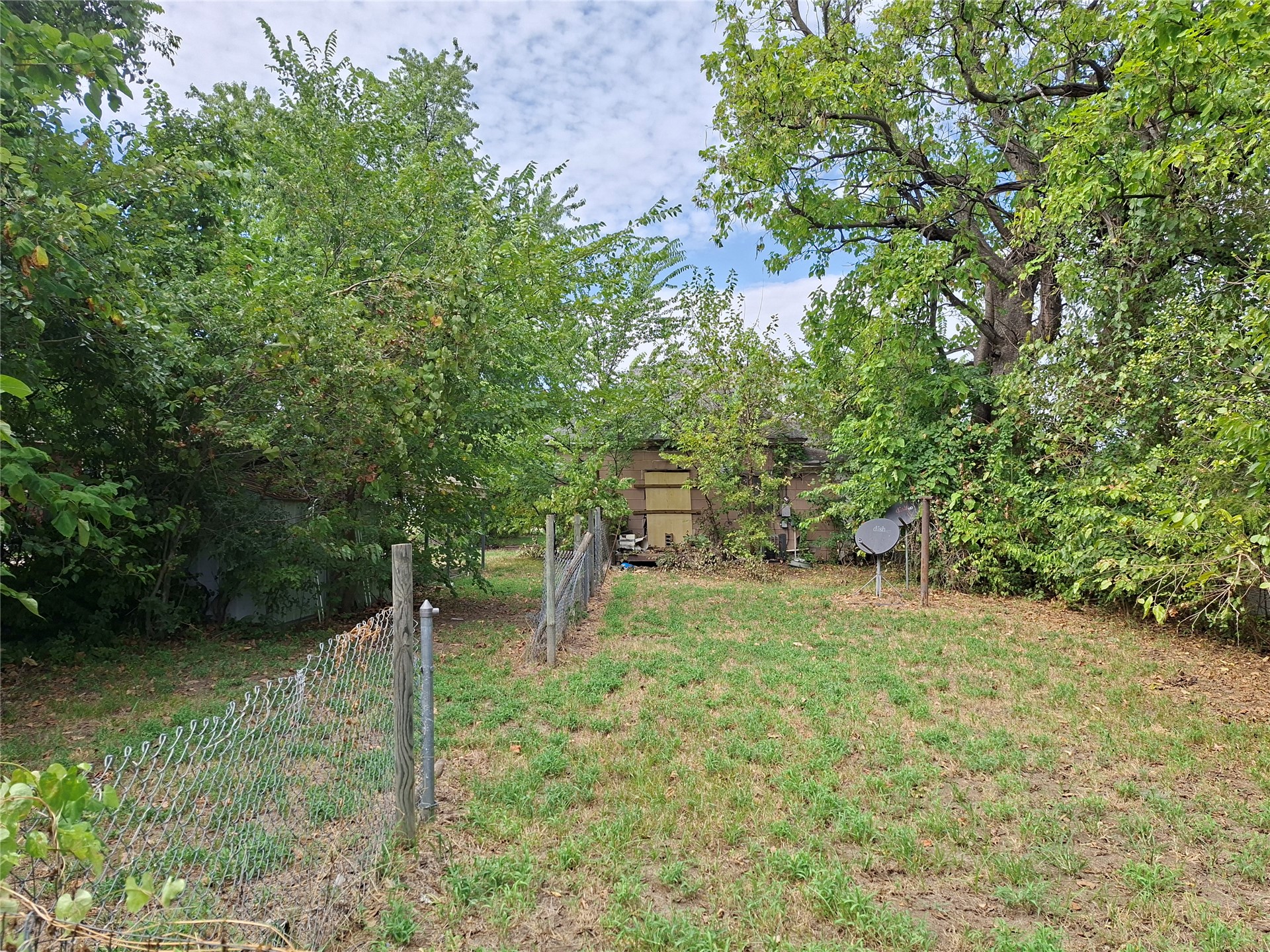1109 E Broadway Property Photo 4