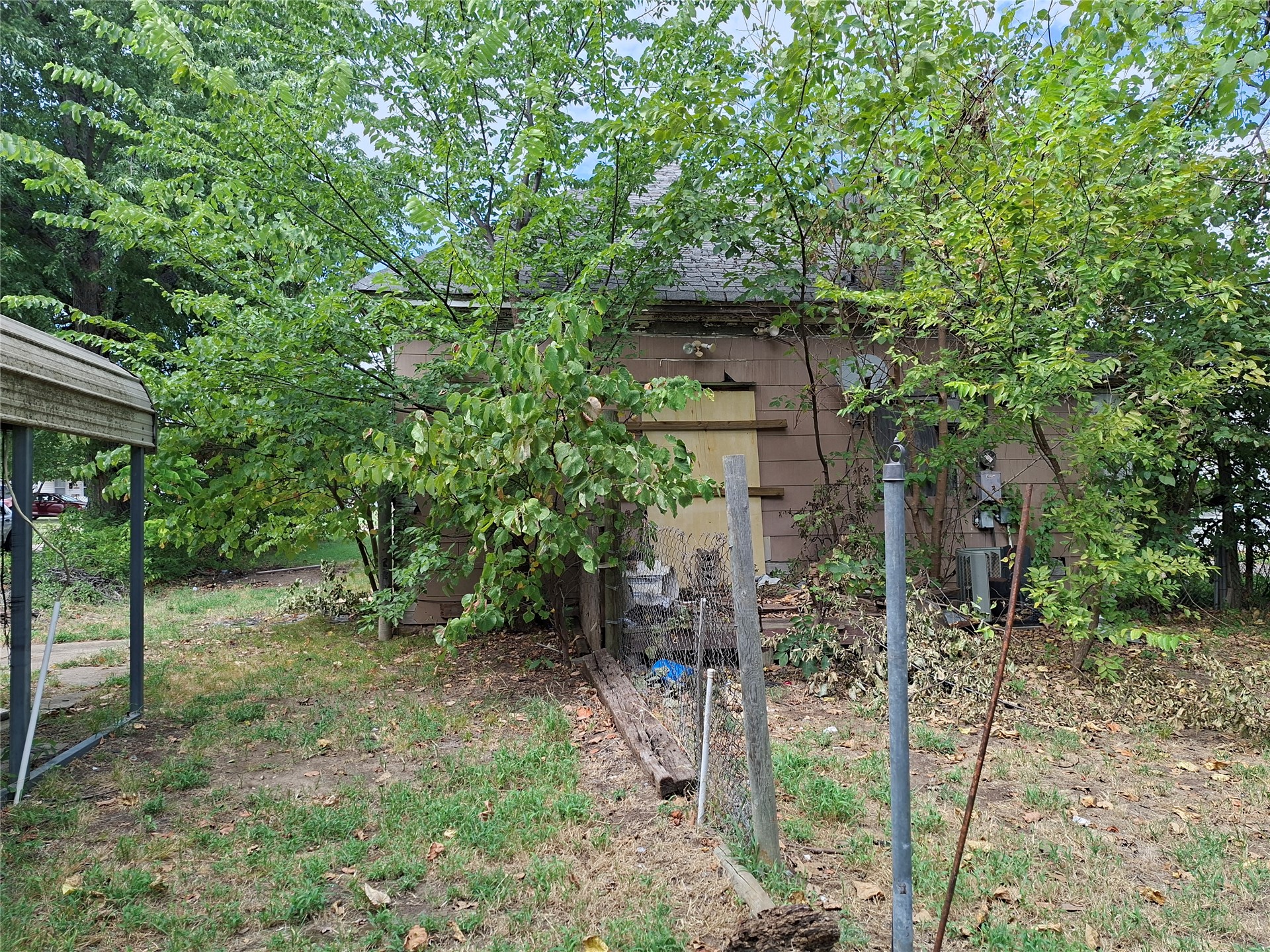 1109 E Broadway Property Photo 6