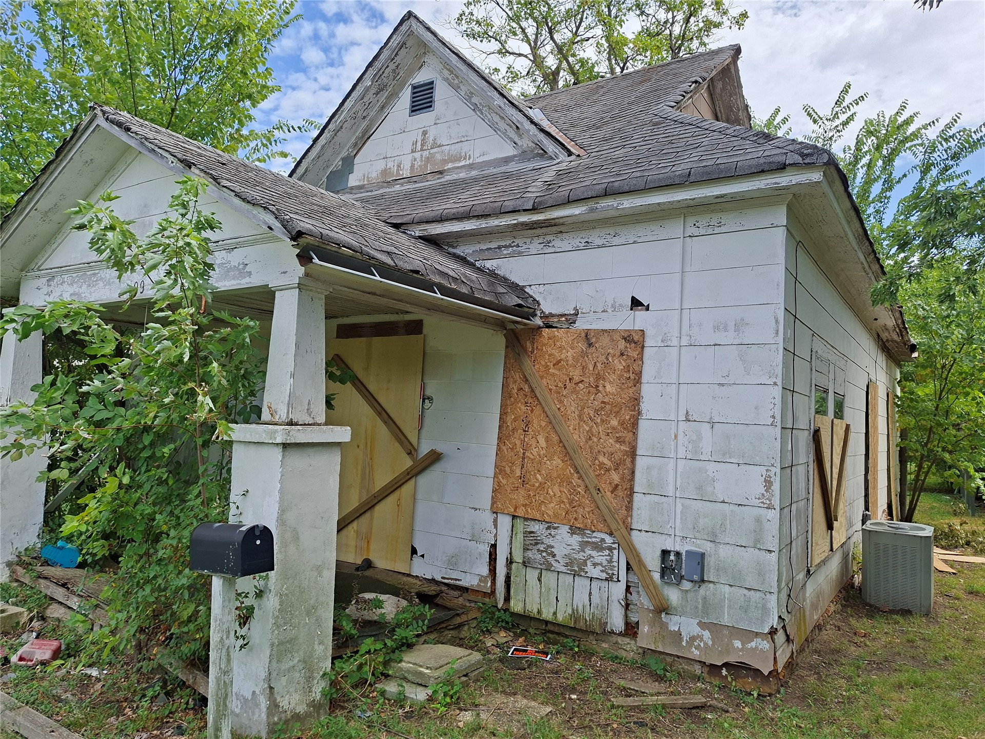 1109 E Broadway Property Photo 8