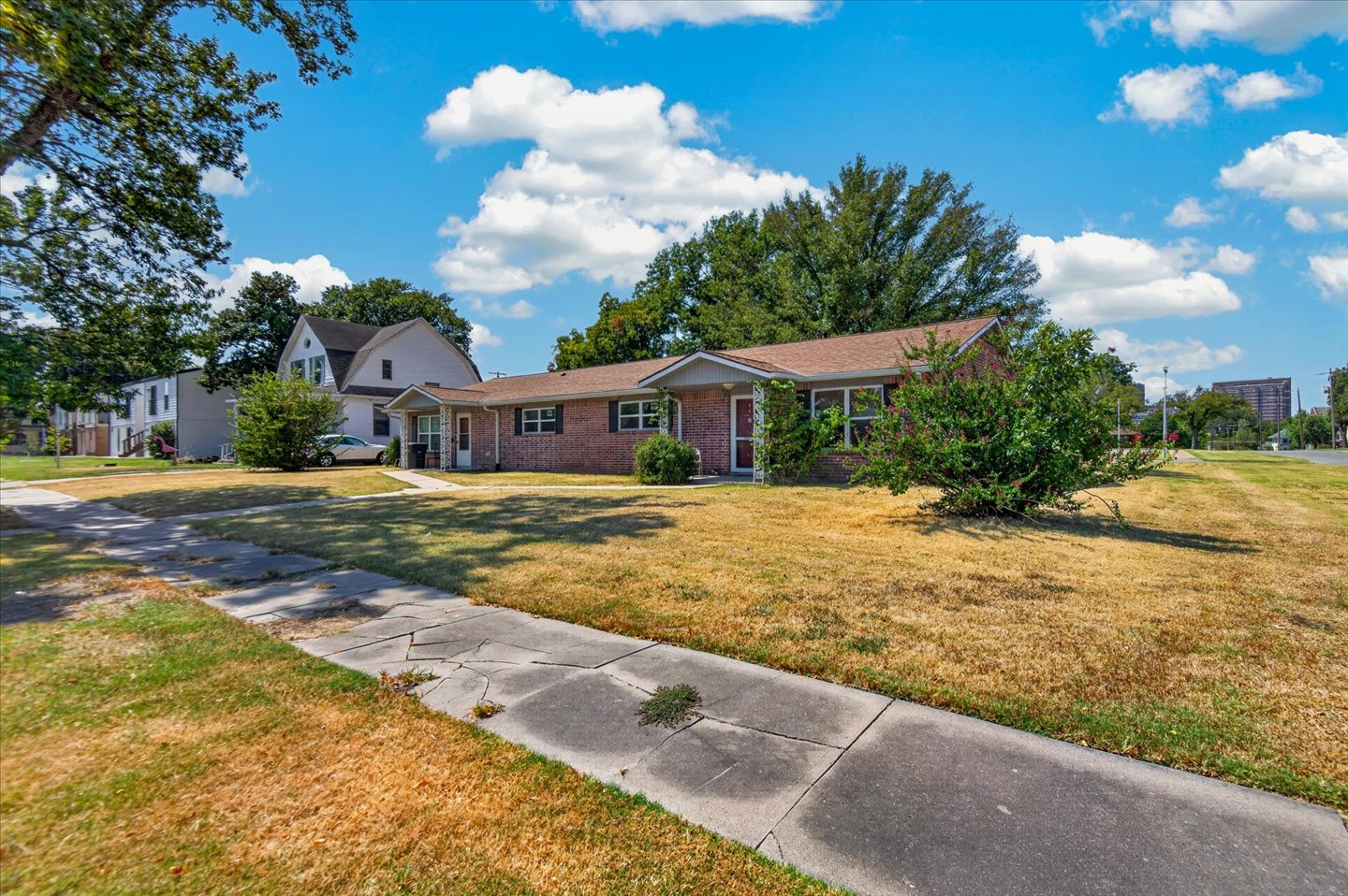301 S Chickasaw Avenue Property Photo 3