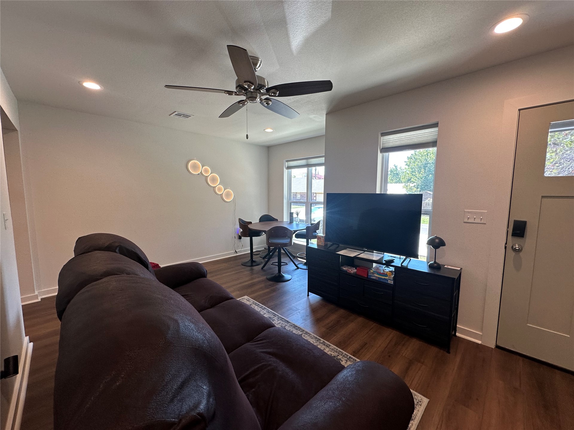 805 N Ridgeway Street B Property Photo 4