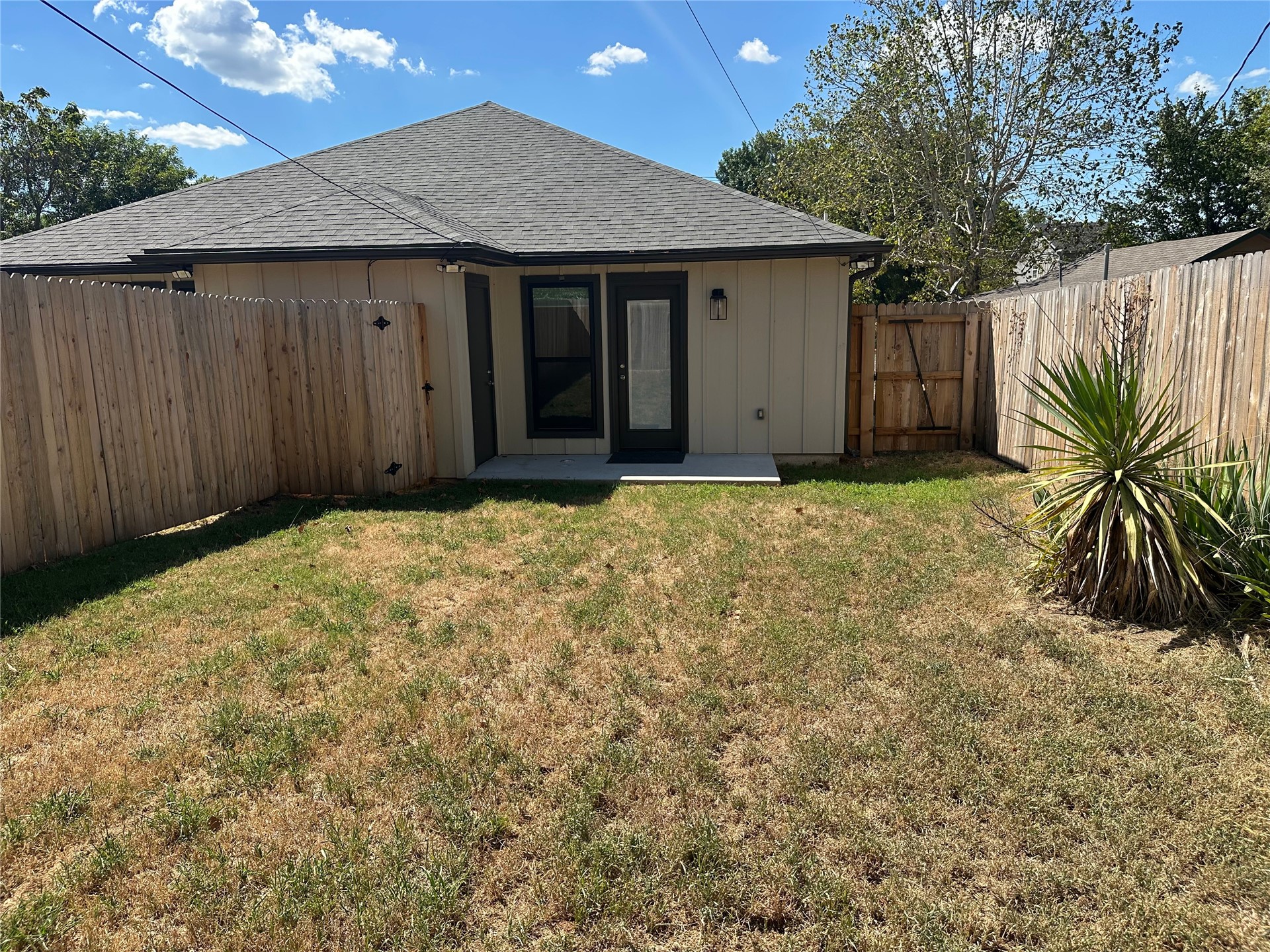 805 N Ridgeway Street B Property Photo 32