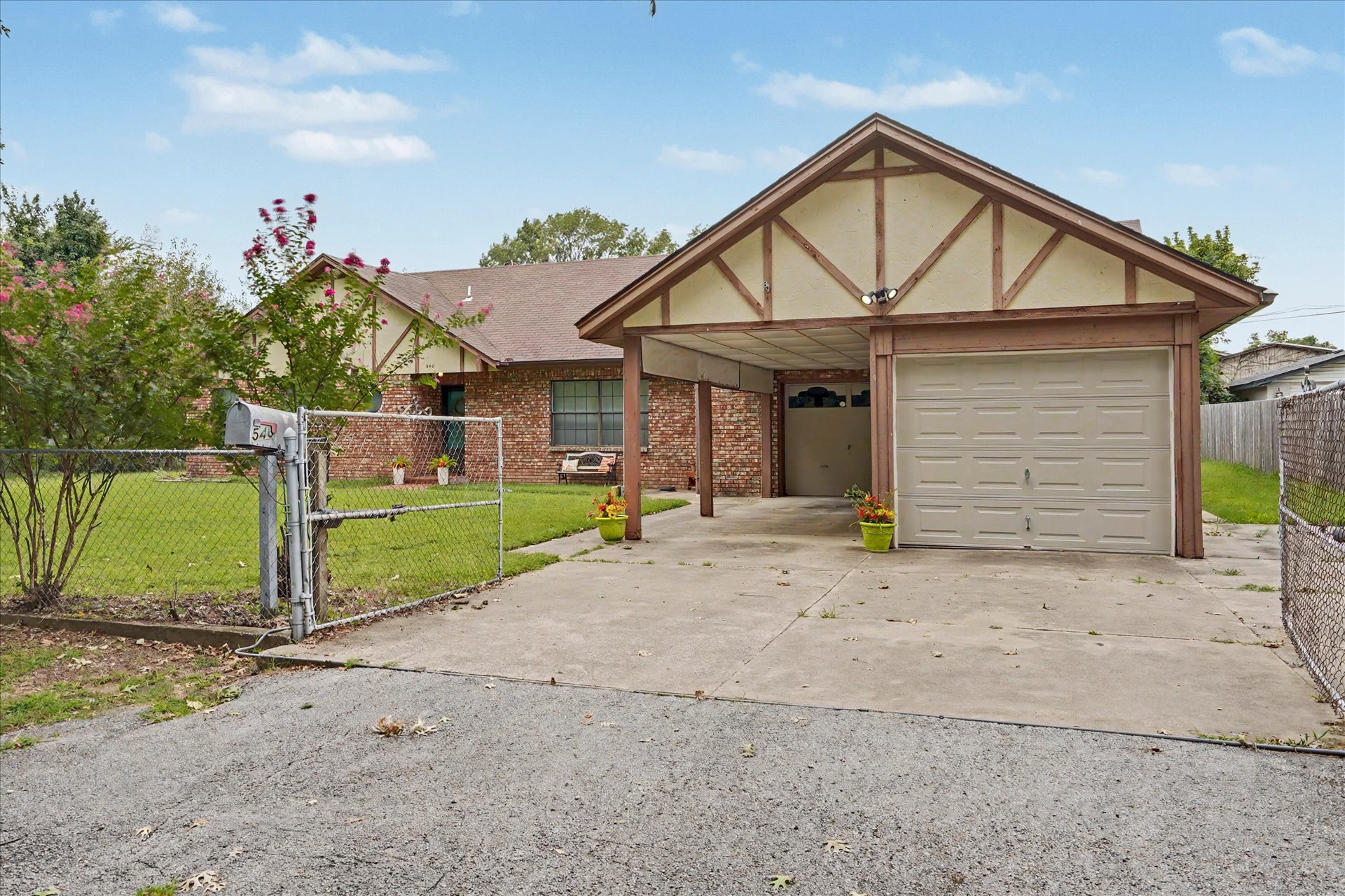 546 N 38 West Avenue Property Photo 2