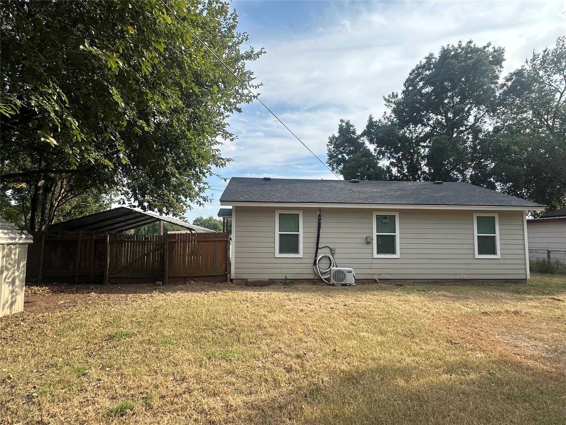 106 E Florida Property Photo 4