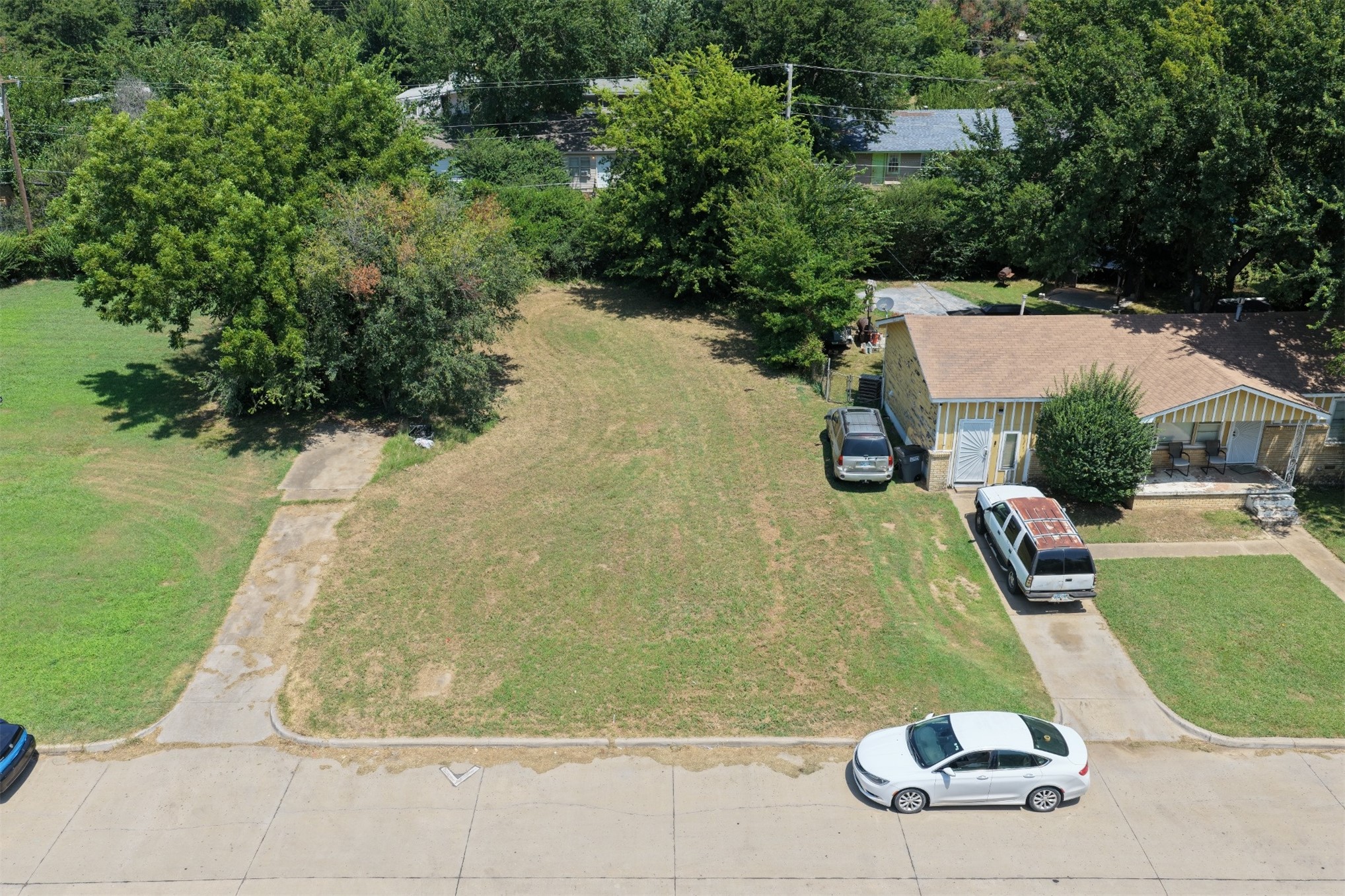 623 E 53rd Street N Property Photo 1