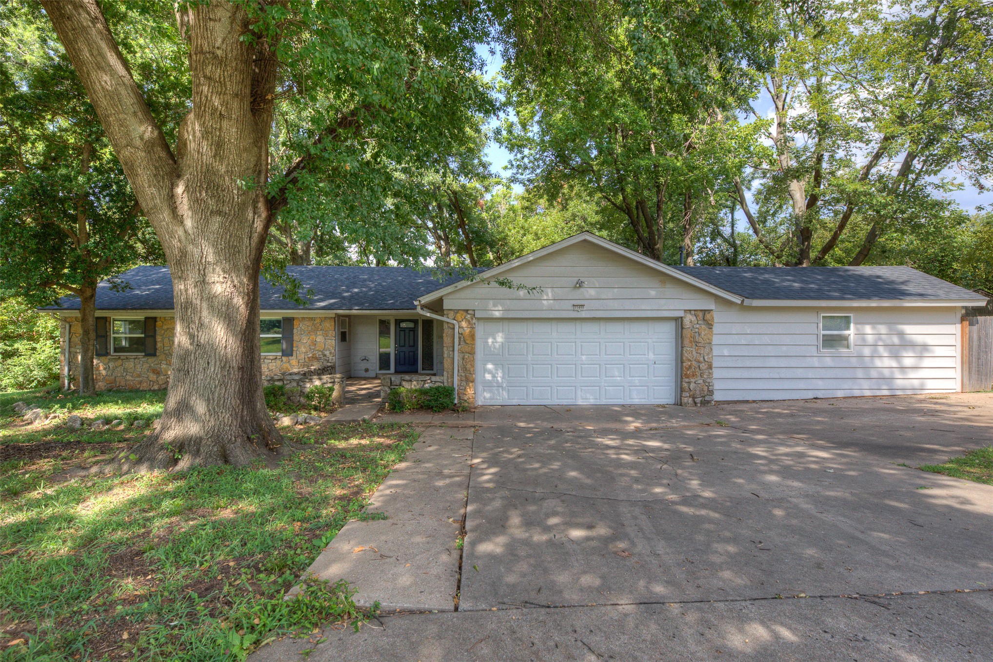 11448 S 82nd East Avenue Property Photo 2