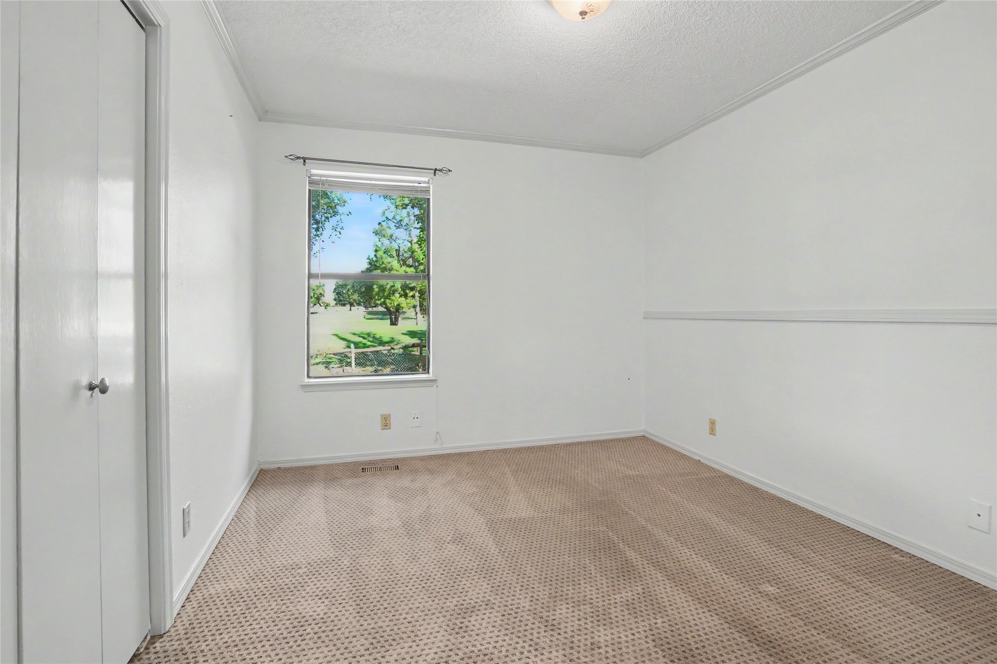 6820 S 32nd West Avenue Property Photo 14