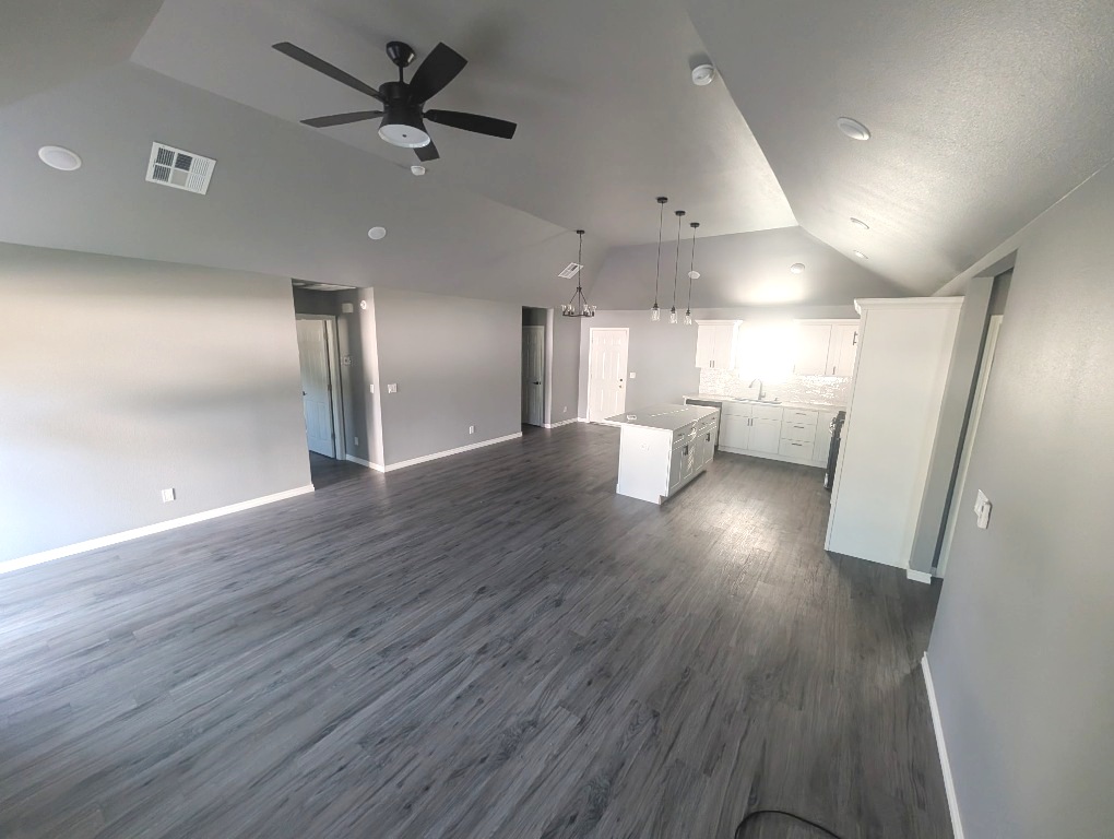 1024 E Pfendler Avenue Property Photo 2