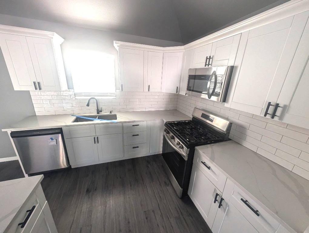 1024 E Pfendler Avenue Property Photo 8