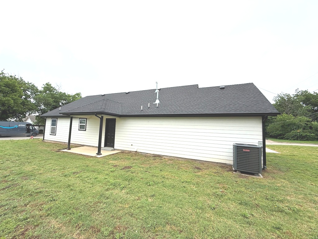 1024 E Pfendler Avenue Property Photo 16