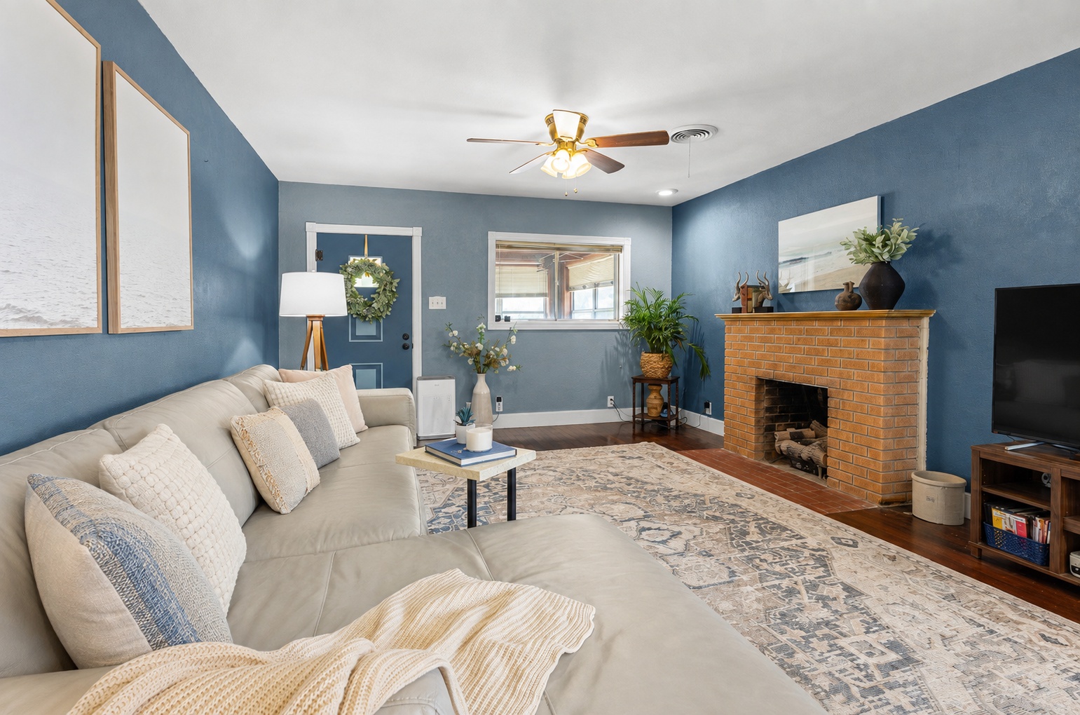 345 W Madison Avenue Property Photo 4