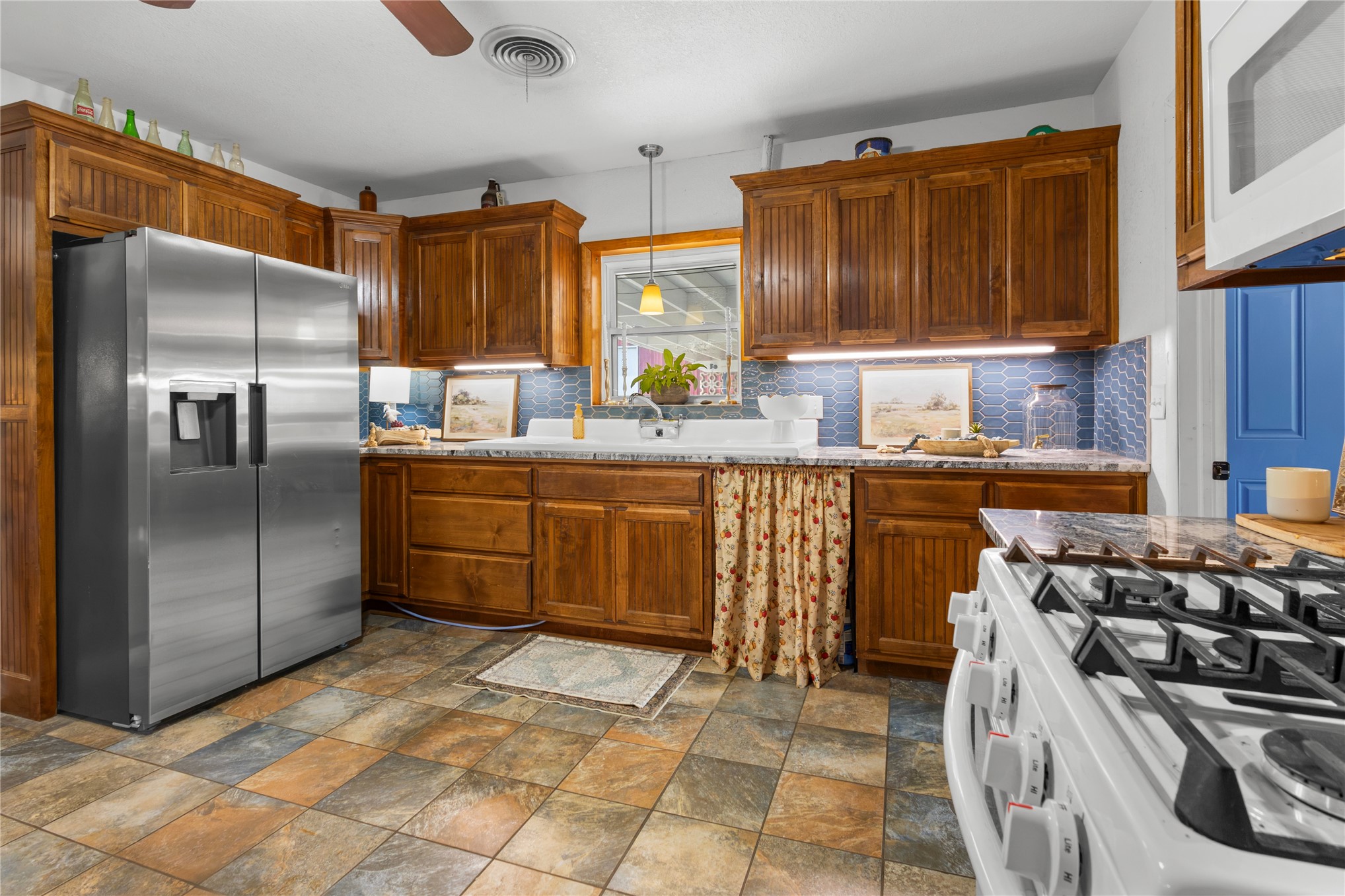 345 W Madison Avenue Property Photo 9