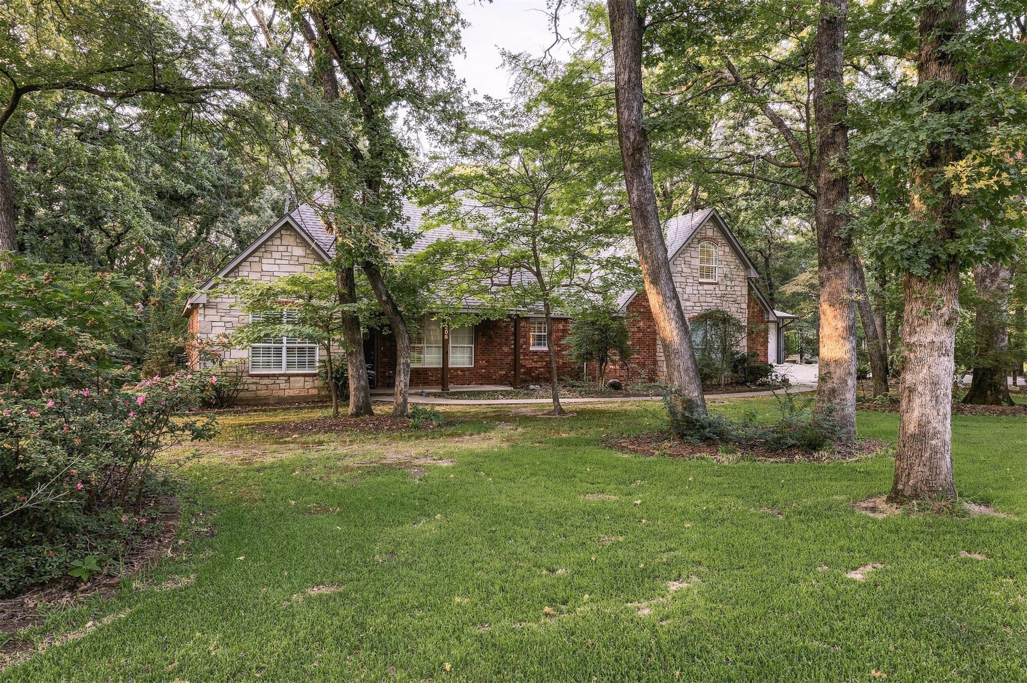205 Thousand Oaks Property Photo 1