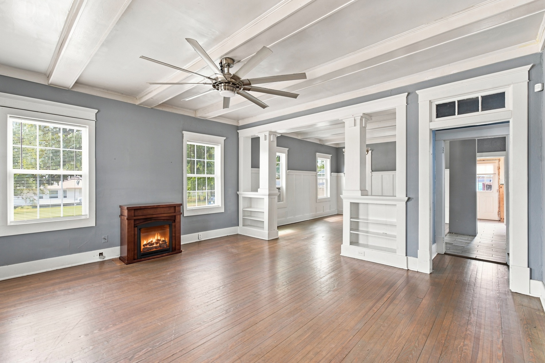 321 S Broadway Street Property Photo 4