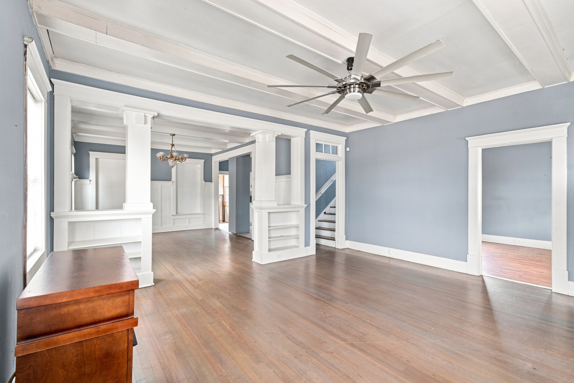 321 S Broadway Street Property Photo 5