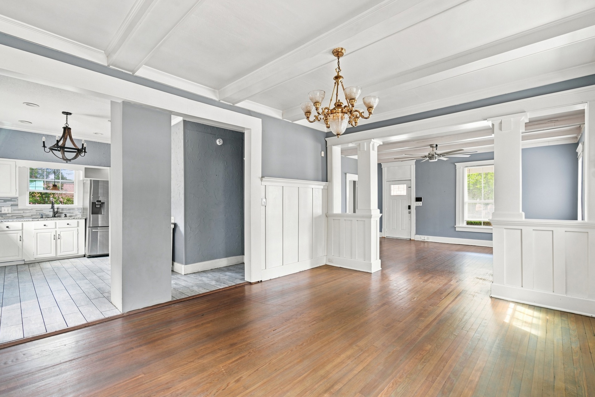 321 S Broadway Street Property Photo 7