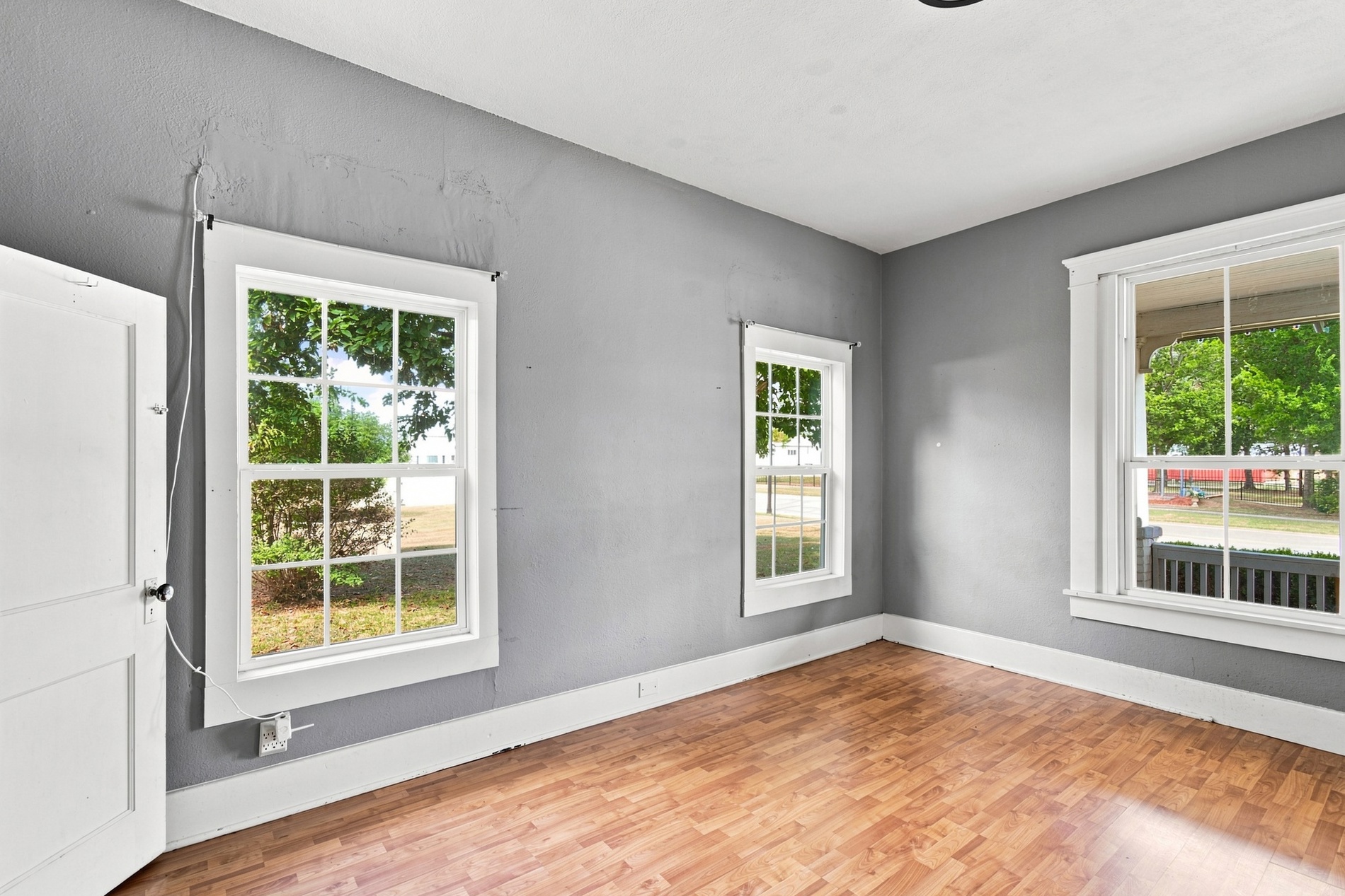 321 S Broadway Street Property Photo 15