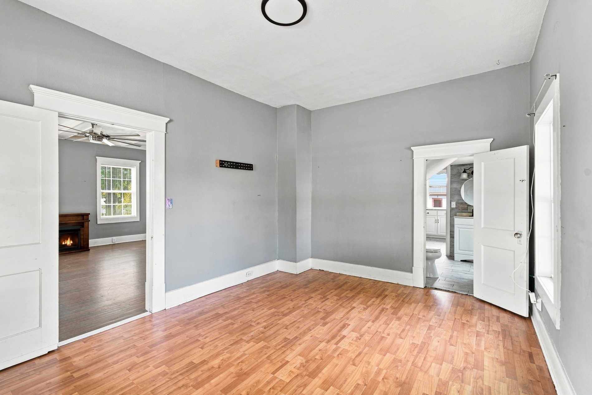 321 S Broadway Street Property Photo 16