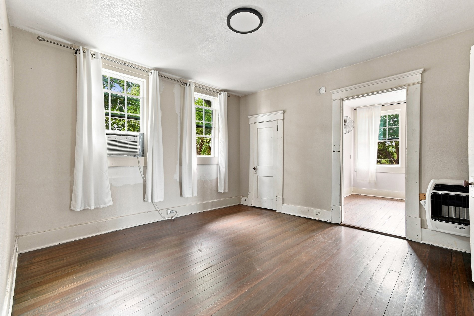321 S Broadway Street Property Photo 17