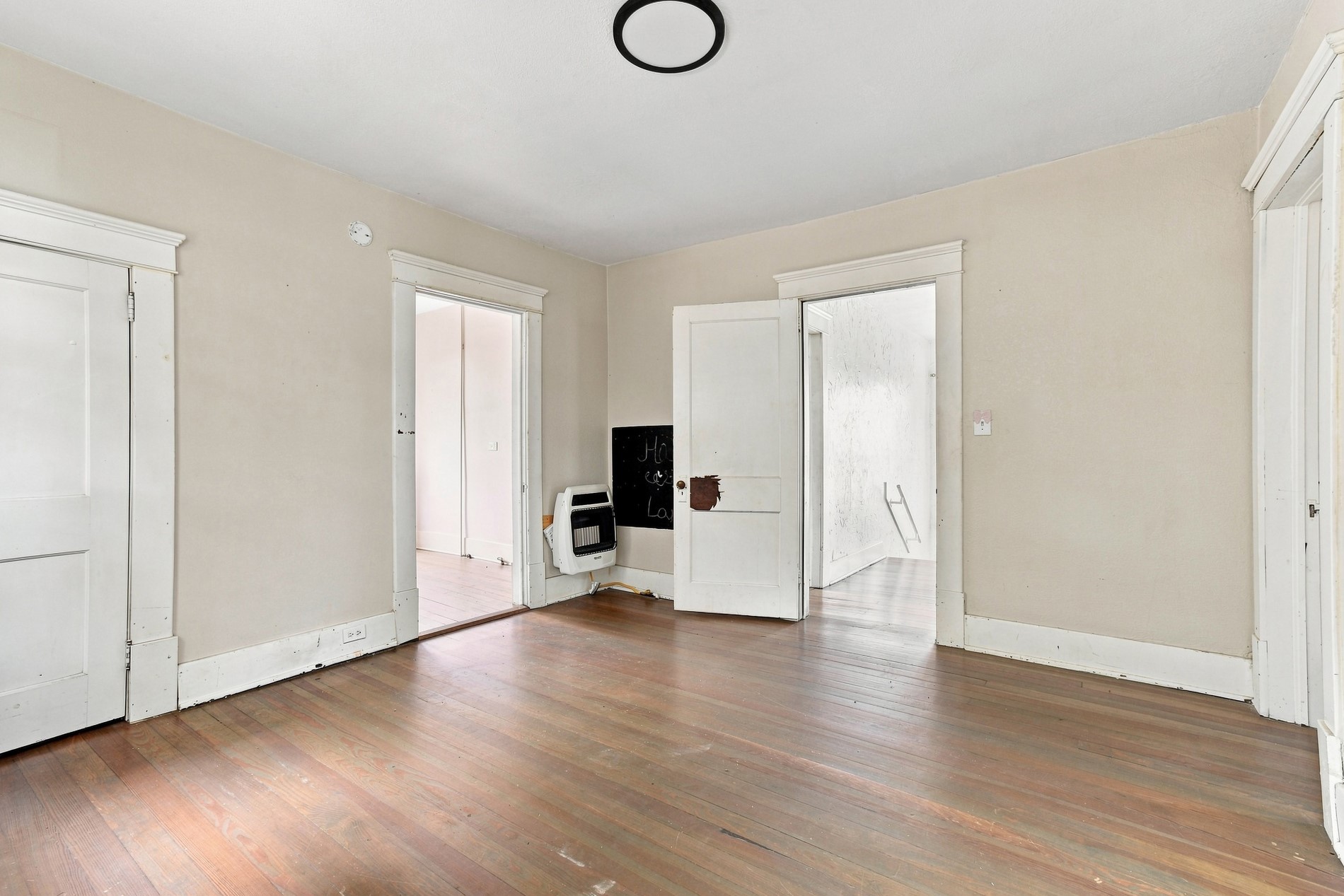 321 S Broadway Street Property Photo 18