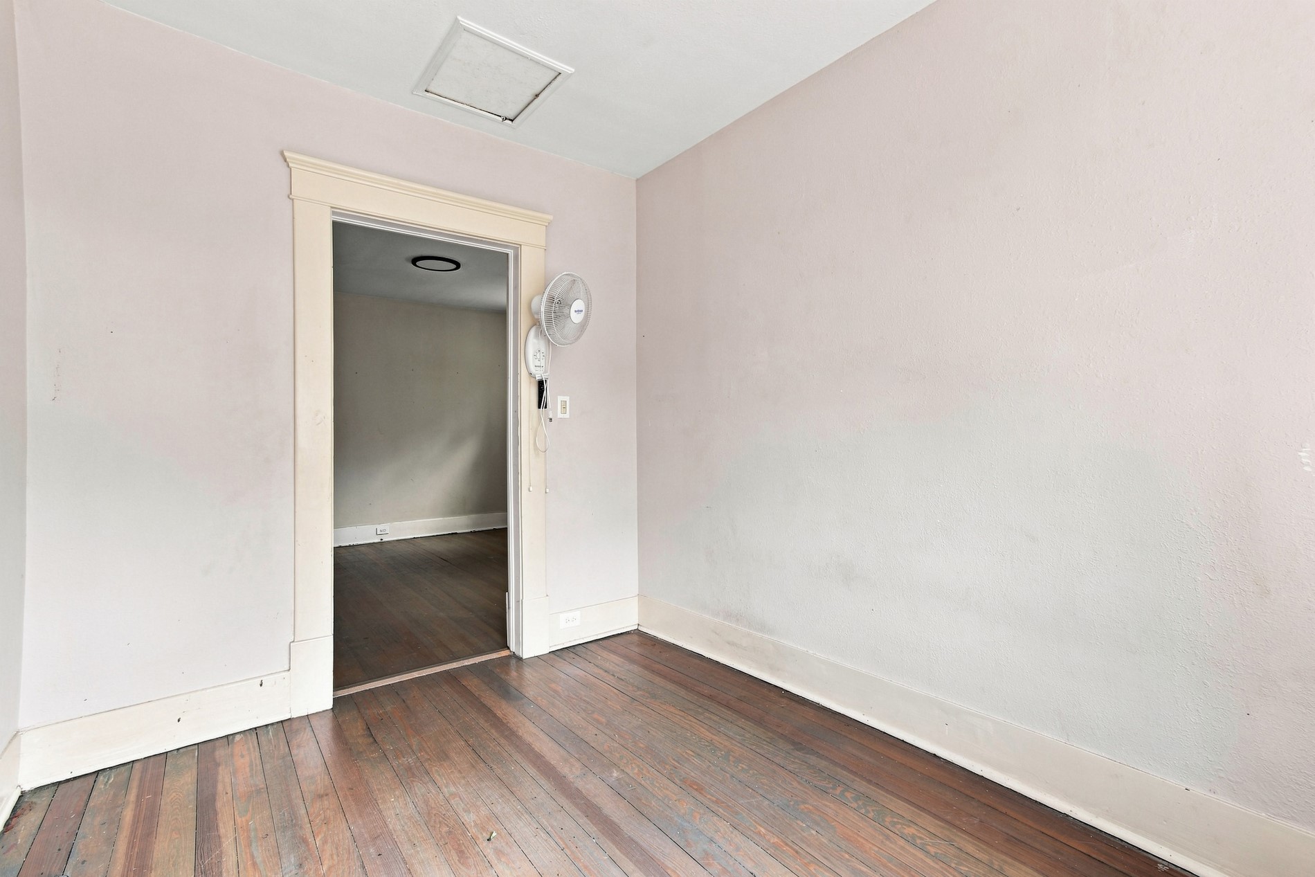 321 S Broadway Street Property Photo 20