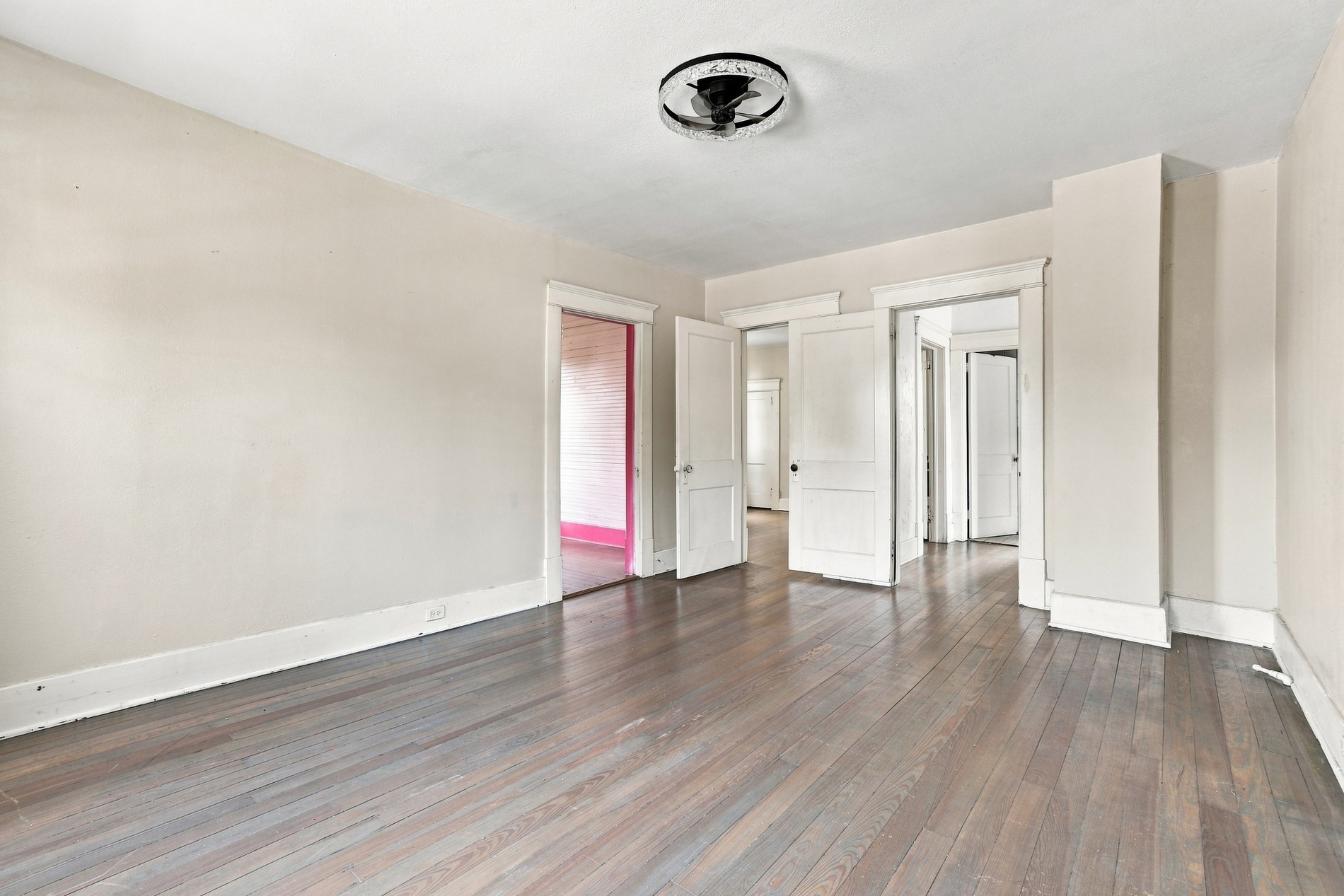 321 S Broadway Street Property Photo 22