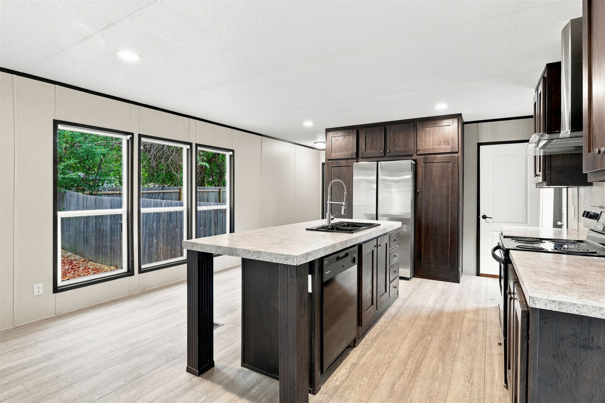809 Burney Street Property Photo 10