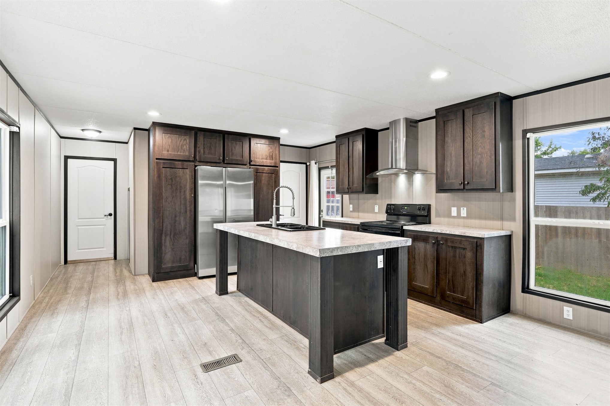 809 Burney Street Property Photo 11