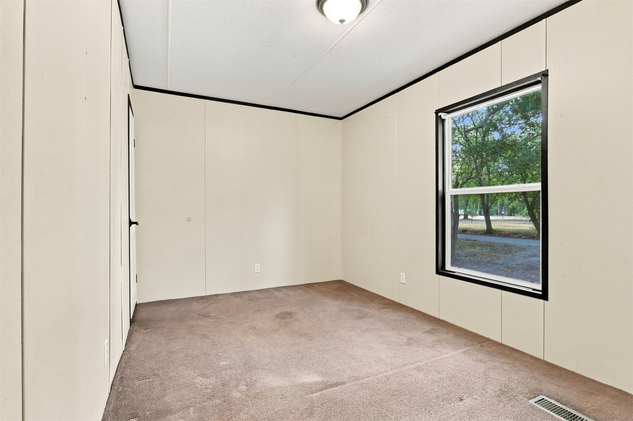 809 Burney Street Property Photo 19