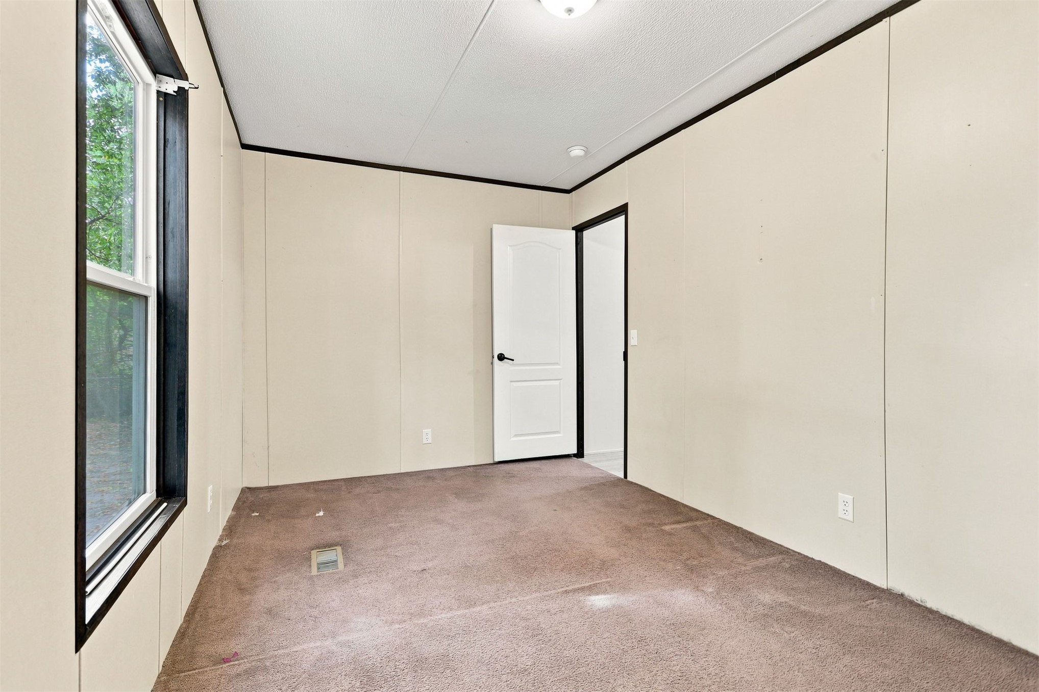 809 Burney Street Property Photo 20