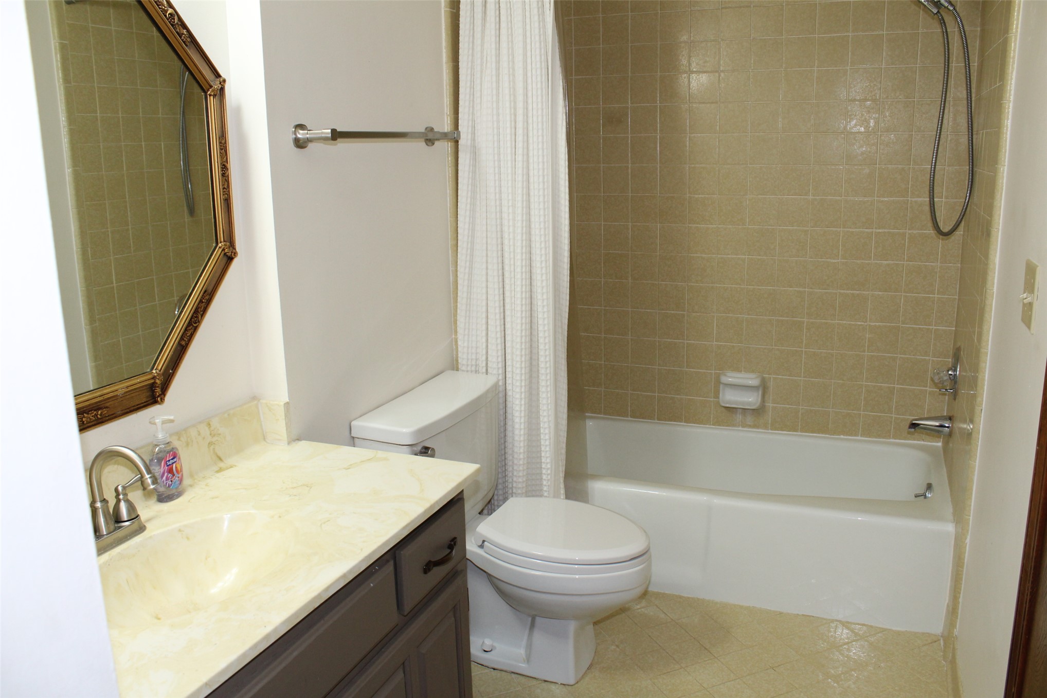 9912 S 67th East Avenue Property Photo 8
