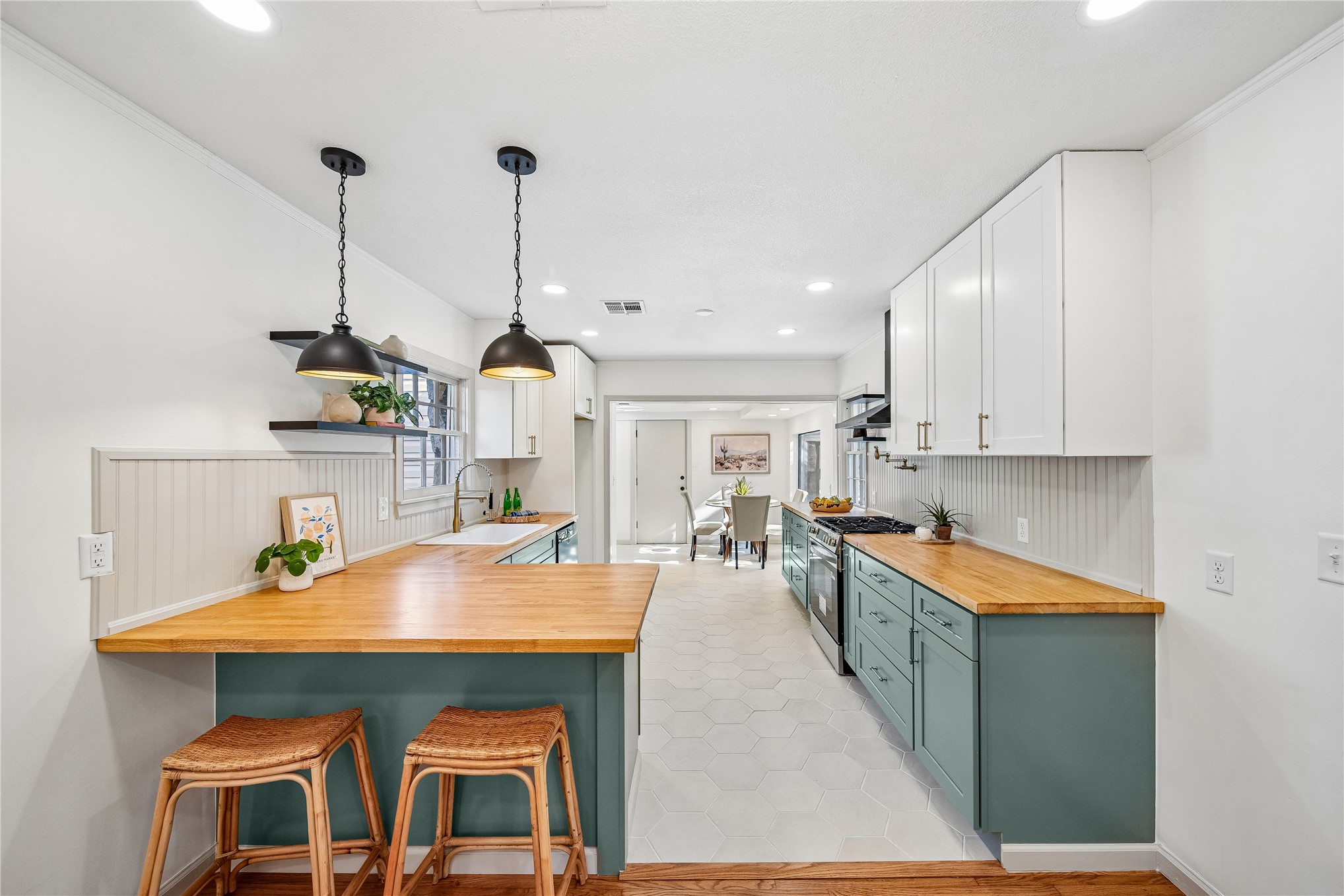 3250 S Fulton Avenue Property Photo 13