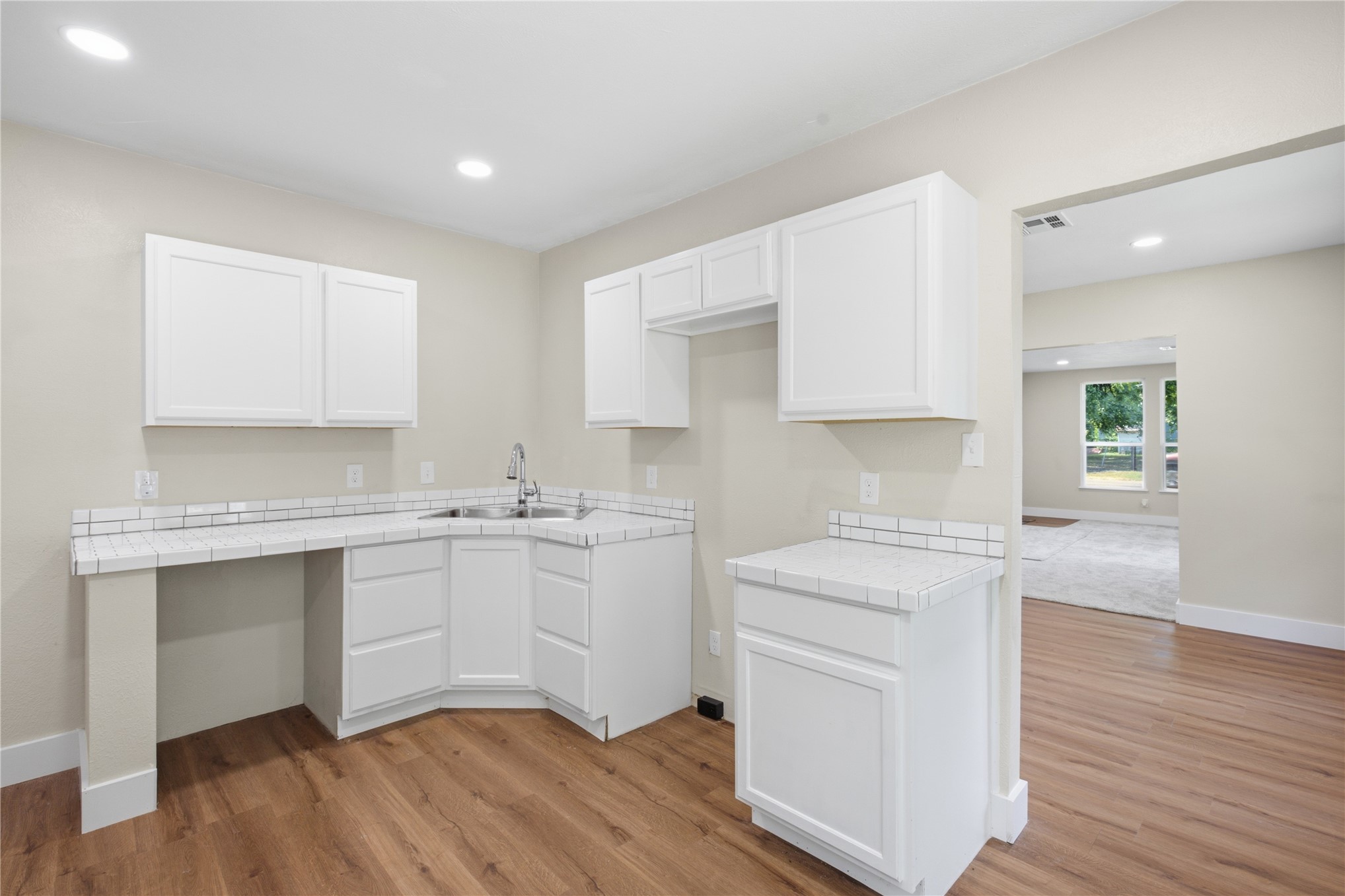 522 N Hope Street Property Photo 11