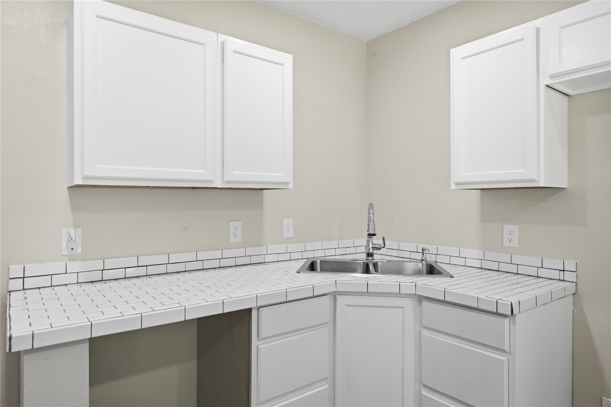 522 N Hope Street Property Photo 13