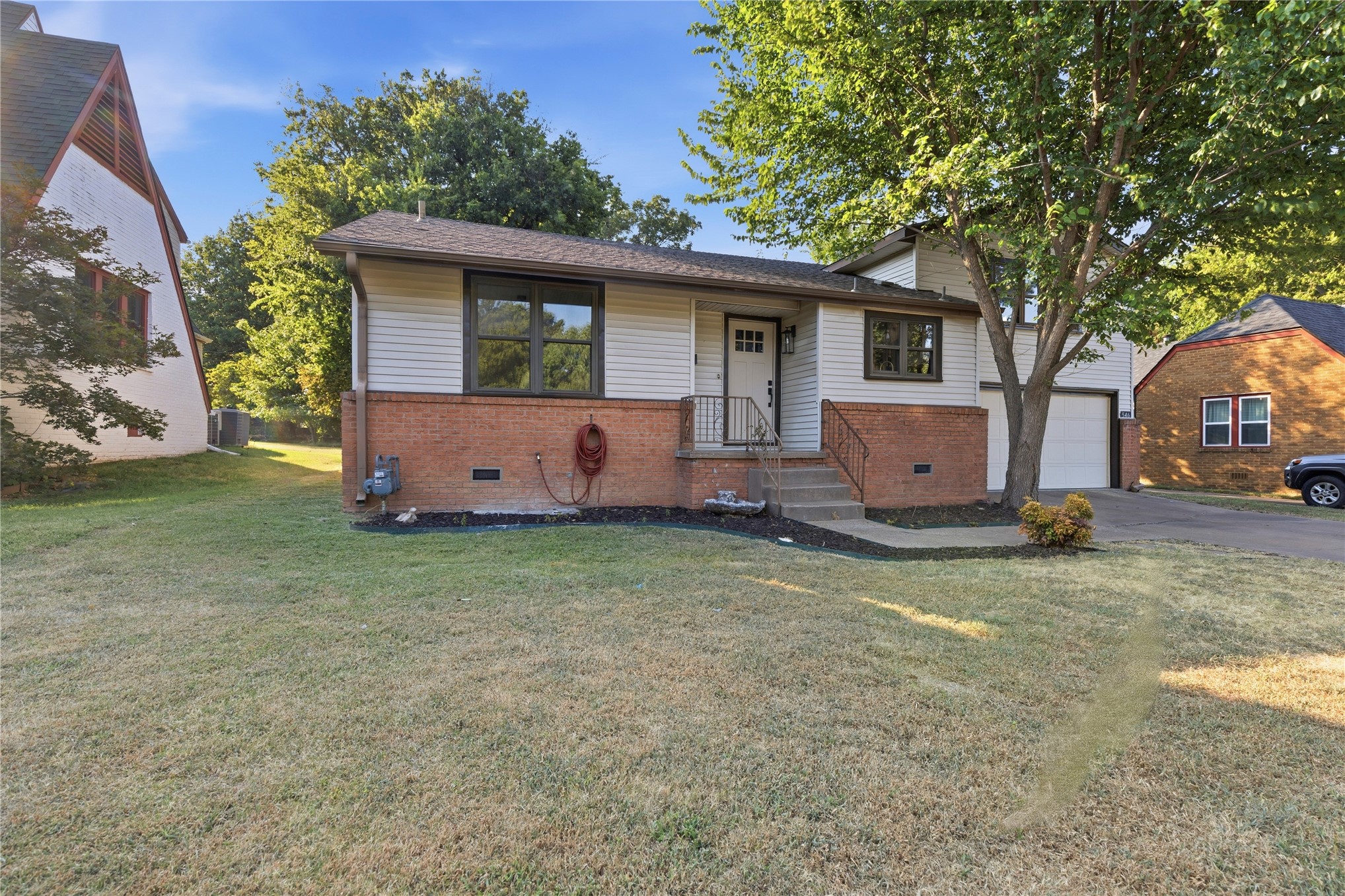 546 S Zurich Avenue Property Photo 2