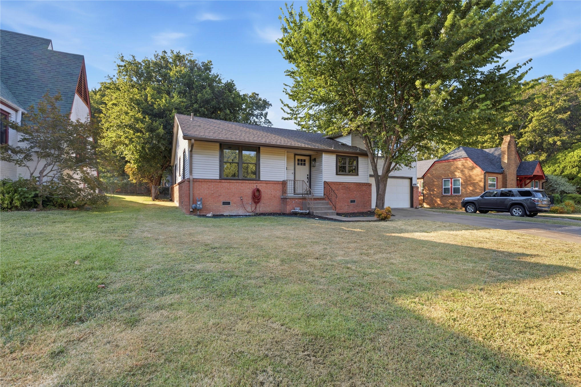 546 S Zurich Avenue Property Photo 3